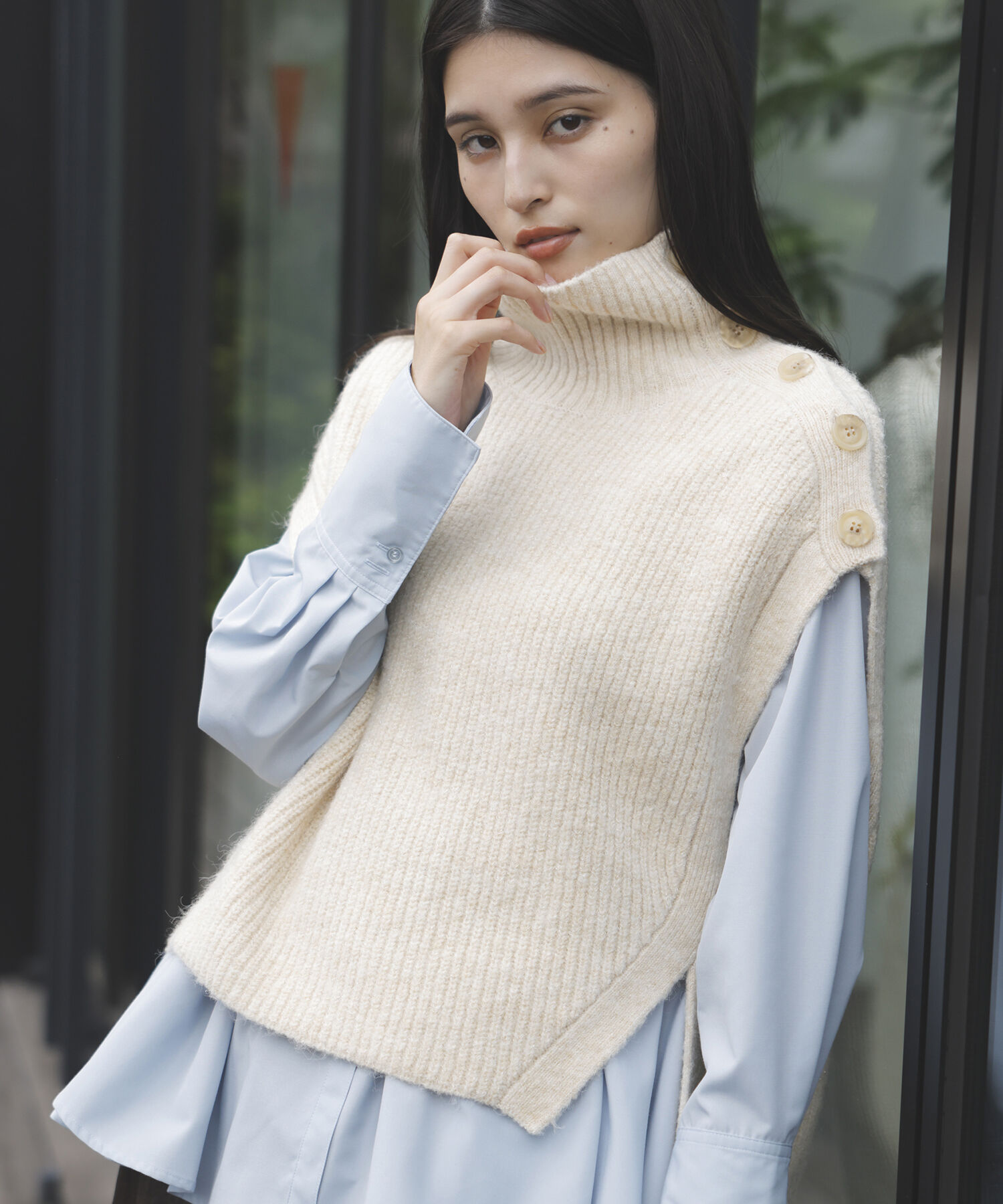 VIS「ラメ混ボタンデザインポンチョベスト」|ニット・セーター|