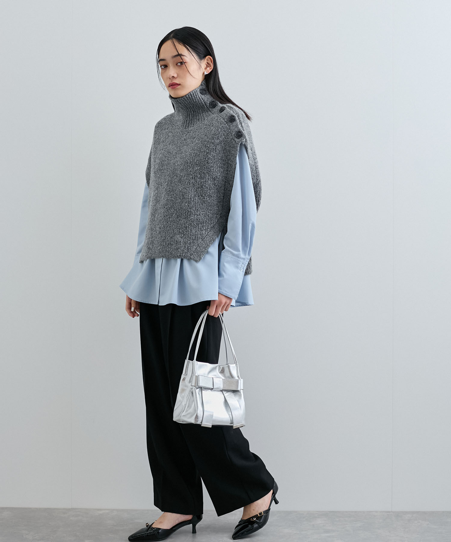 VIS「ラメ混ボタンデザインポンチョベスト」|ニット・セーター|