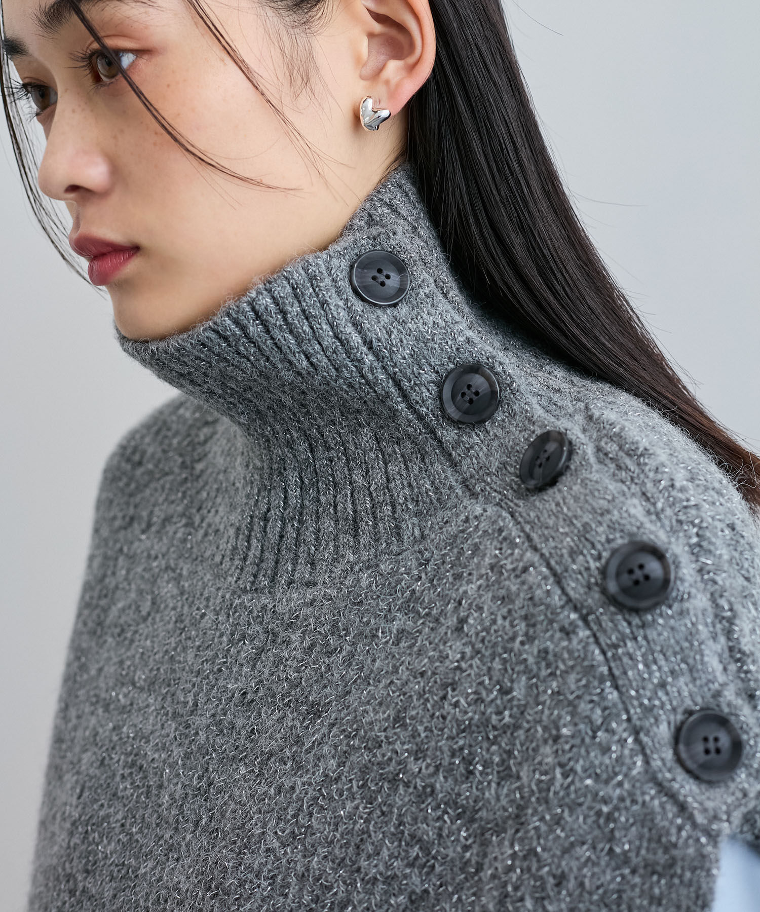 VIS「ラメ混ボタンデザインポンチョベスト」|ニット・セーター|