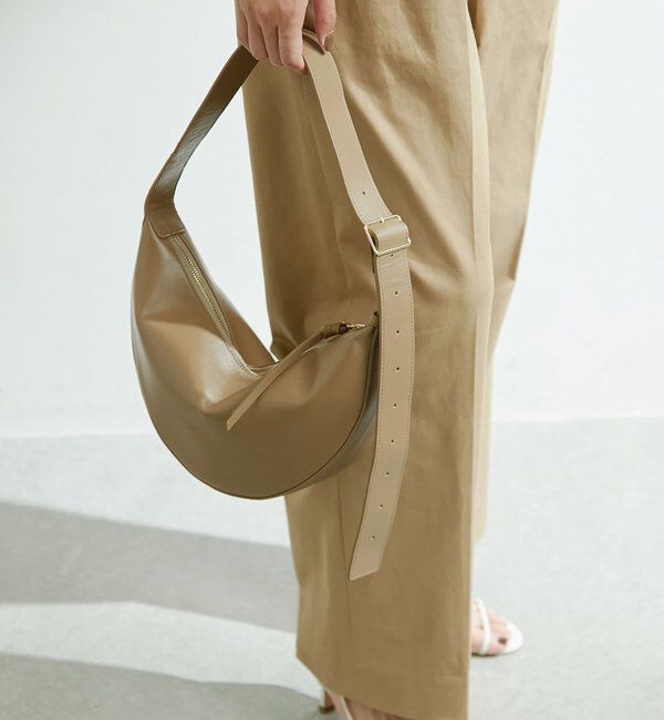 2.718「【リクエスト多数！オフホワイトが再入荷】【2.718】スリーククロスボディバッグ」|ショルダー・メッセンジャー|