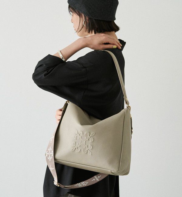  「エンボスモノグラム2WAYショルダーバッグ」|ショルダー・メッセンジャー|グレージュ