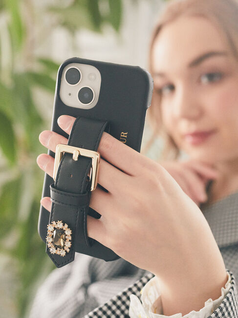 Maison de FLEUR「ビジューバックルベルトアイフォン14ケース」|モバイルケース|