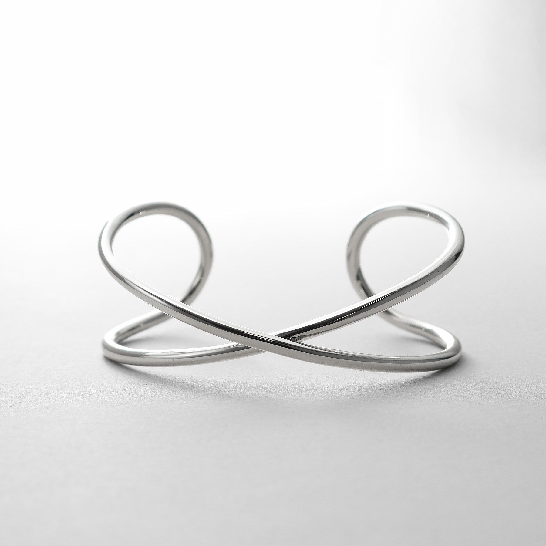 COCOSHNIK ONKITSCH「シルバー ワンストロークXバングル」|ブレスレット・バングル|