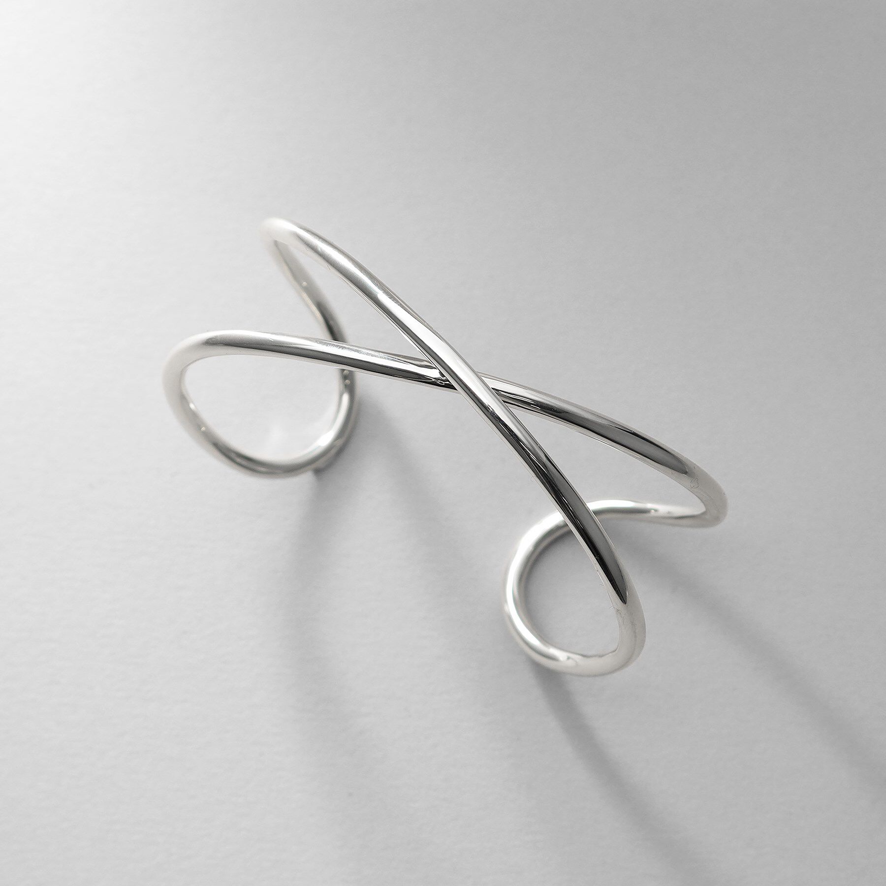 COCOSHNIK ONKITSCH「シルバー ワンストロークXバングル」|ブレスレット・バングル|