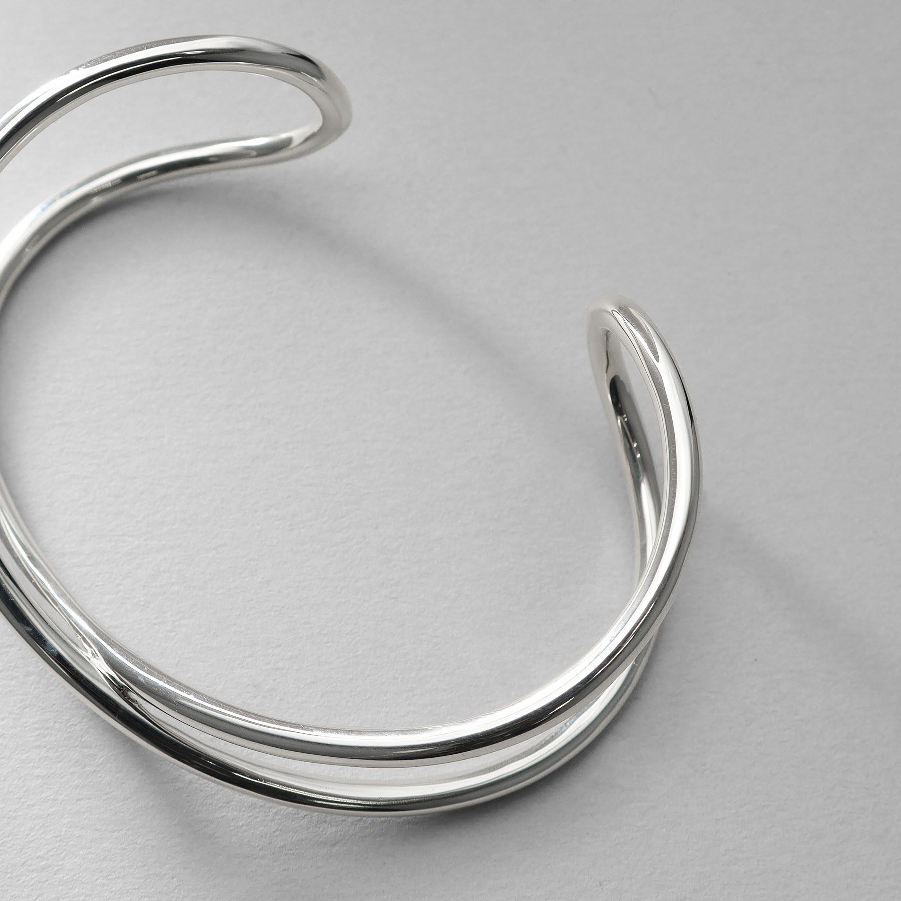 COCOSHNIK ONKITSCH「シルバー ワンストロークXバングル」|ブレスレット・バングル|