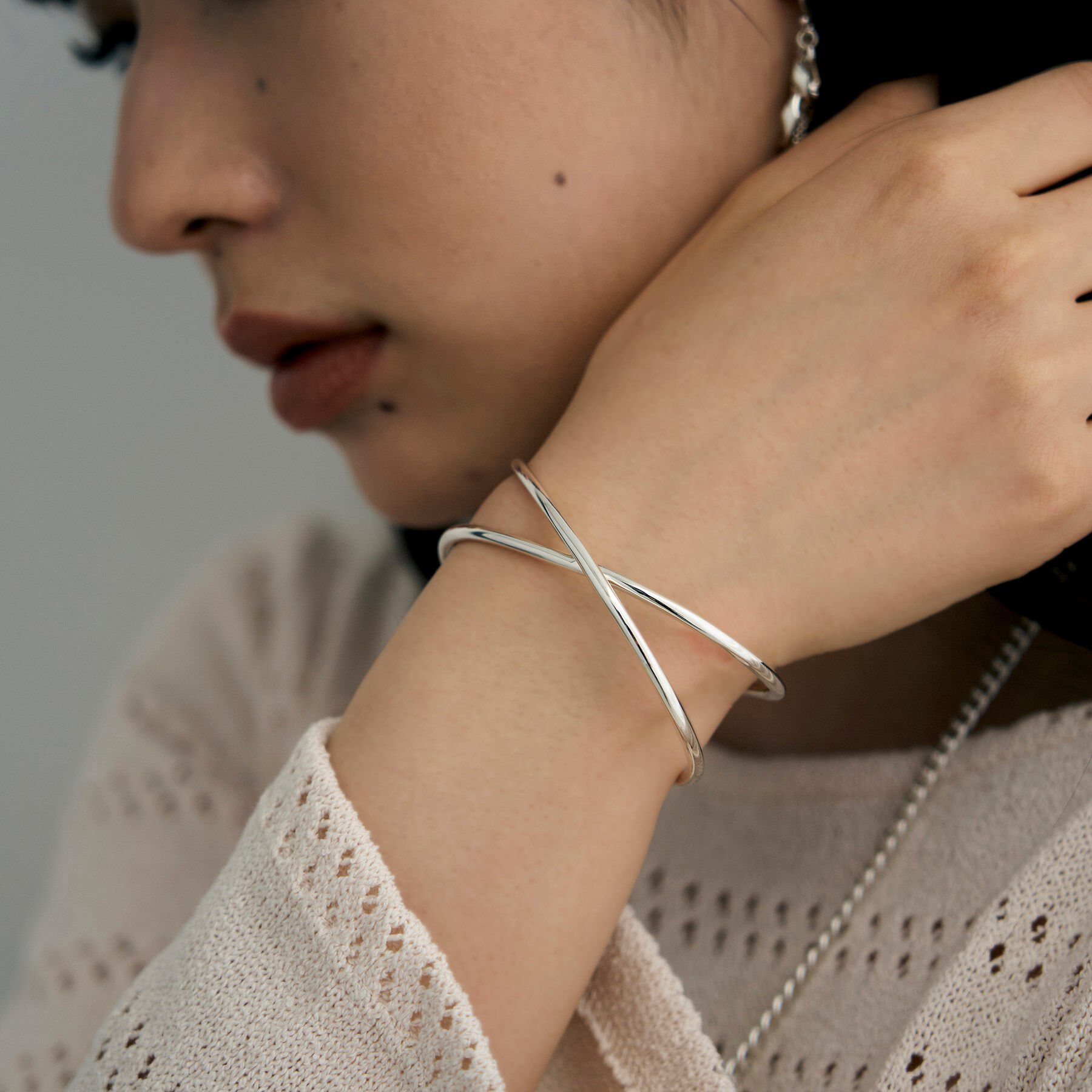 COCOSHNIK ONKITSCH「シルバー ワンストロークXバングル」|ブレスレット・バングル|