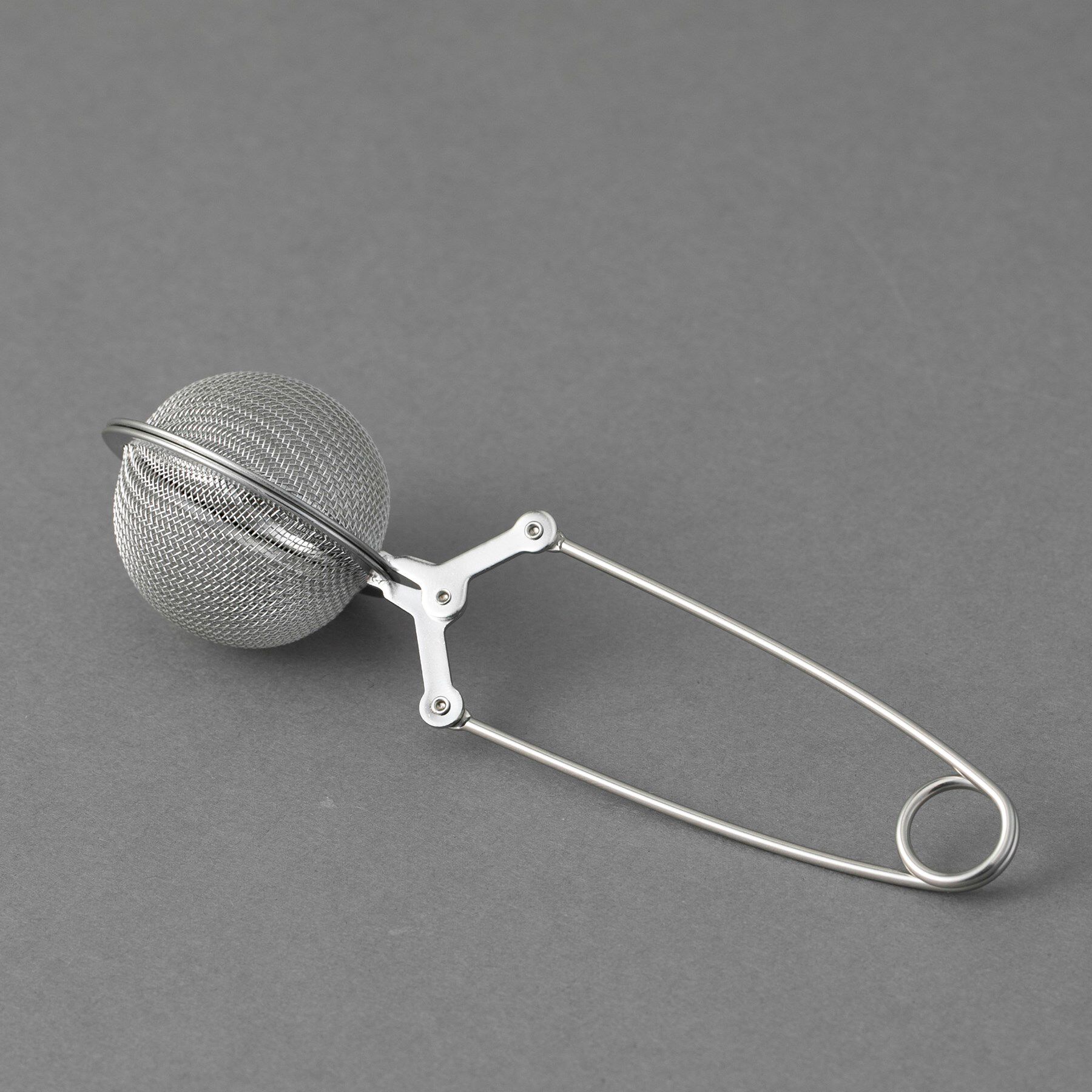 212 KITCHEN STORE「トング式茶こし 55&phi; ＜CASUAL PRODUCT カジュアルプロダクト＞」|食器・キッチングッズ|その他(879)