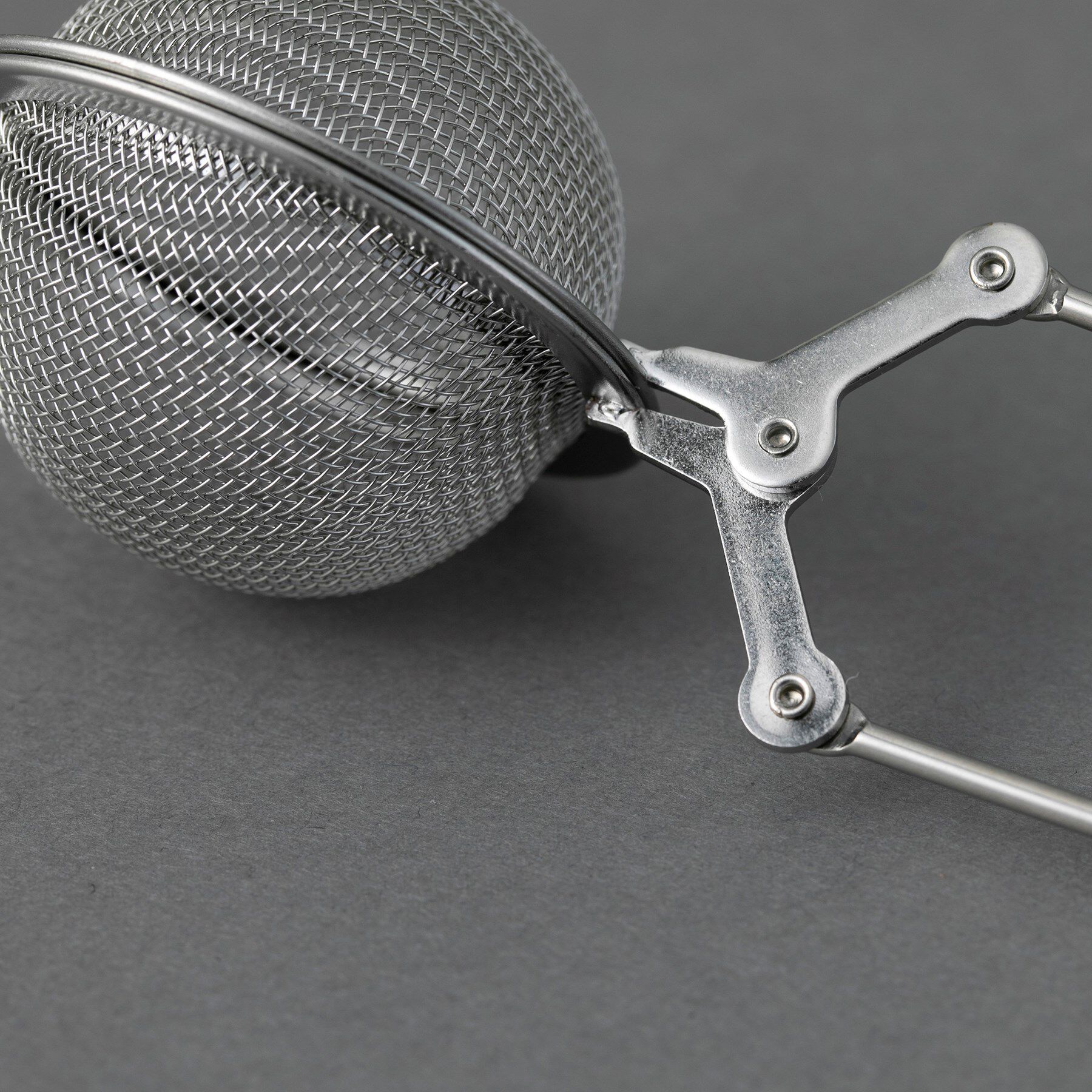 212 KITCHEN STORE「トング式茶こし 55&phi; ＜CASUAL PRODUCT カジュアルプロダクト＞」|食器・キッチングッズ|