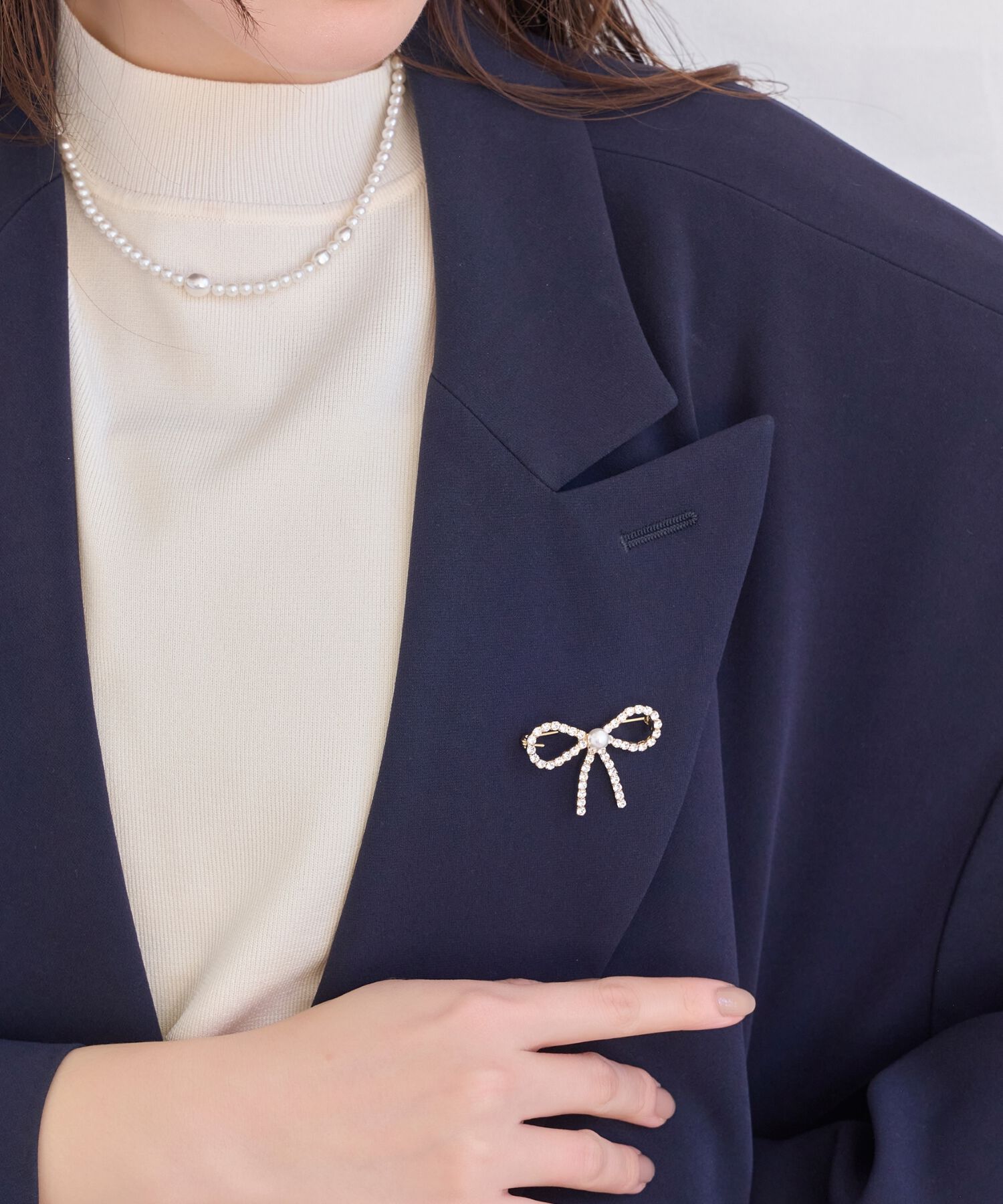 Phoebe「リボンパールビジューブローチ　ゴールド」|ブローチ・コサージュ|ゴールド