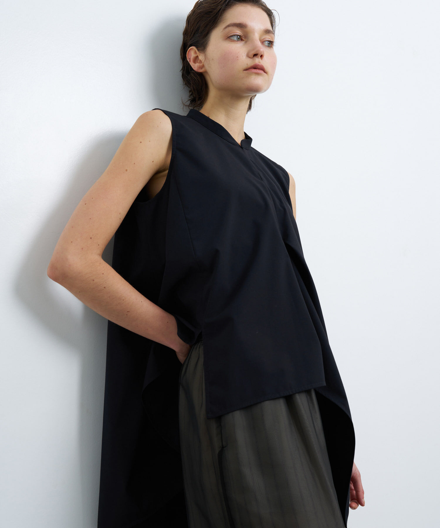 LANVIN en Bleu「アシンメヘムスキッパーブラウス」|シャツ・ブラウス|ネイビー