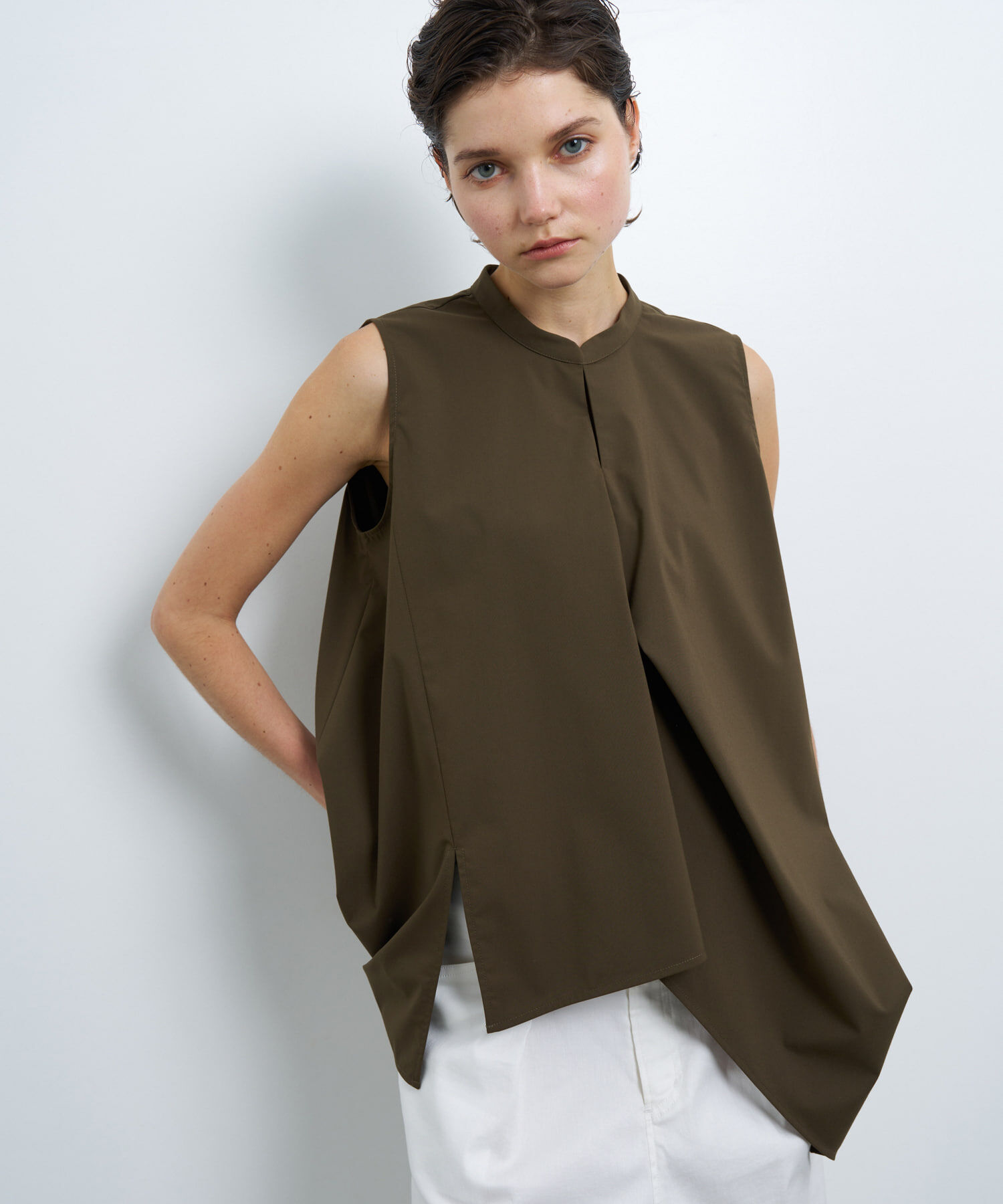 LANVIN en Bleu「アシンメヘムスキッパーブラウス」|シャツ・ブラウス|カーキ