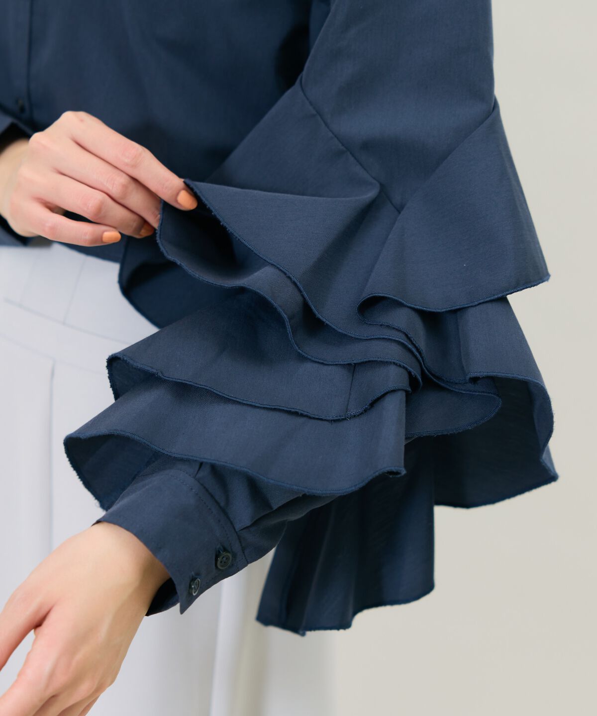 アンドクチュール「アシメフリルクロップドシャツ」|シャツ・ブラウス|