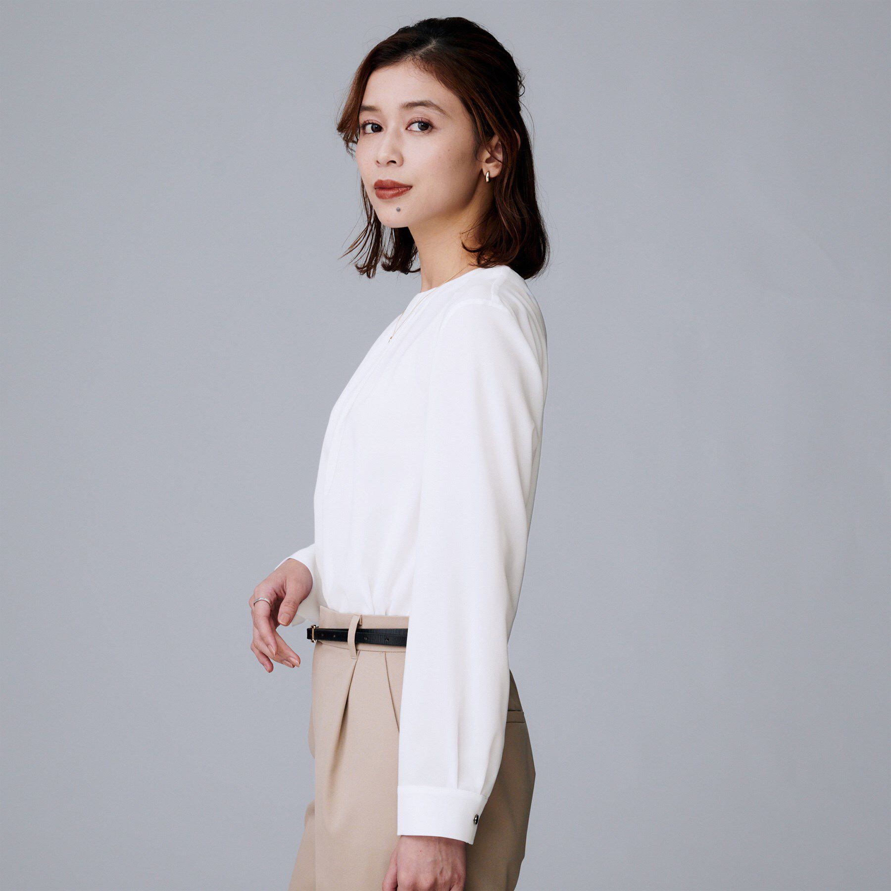 UNTITLED「【洗える/フォーマル/スーツインナー】タックブラウス」|シャツ・ブラウス|