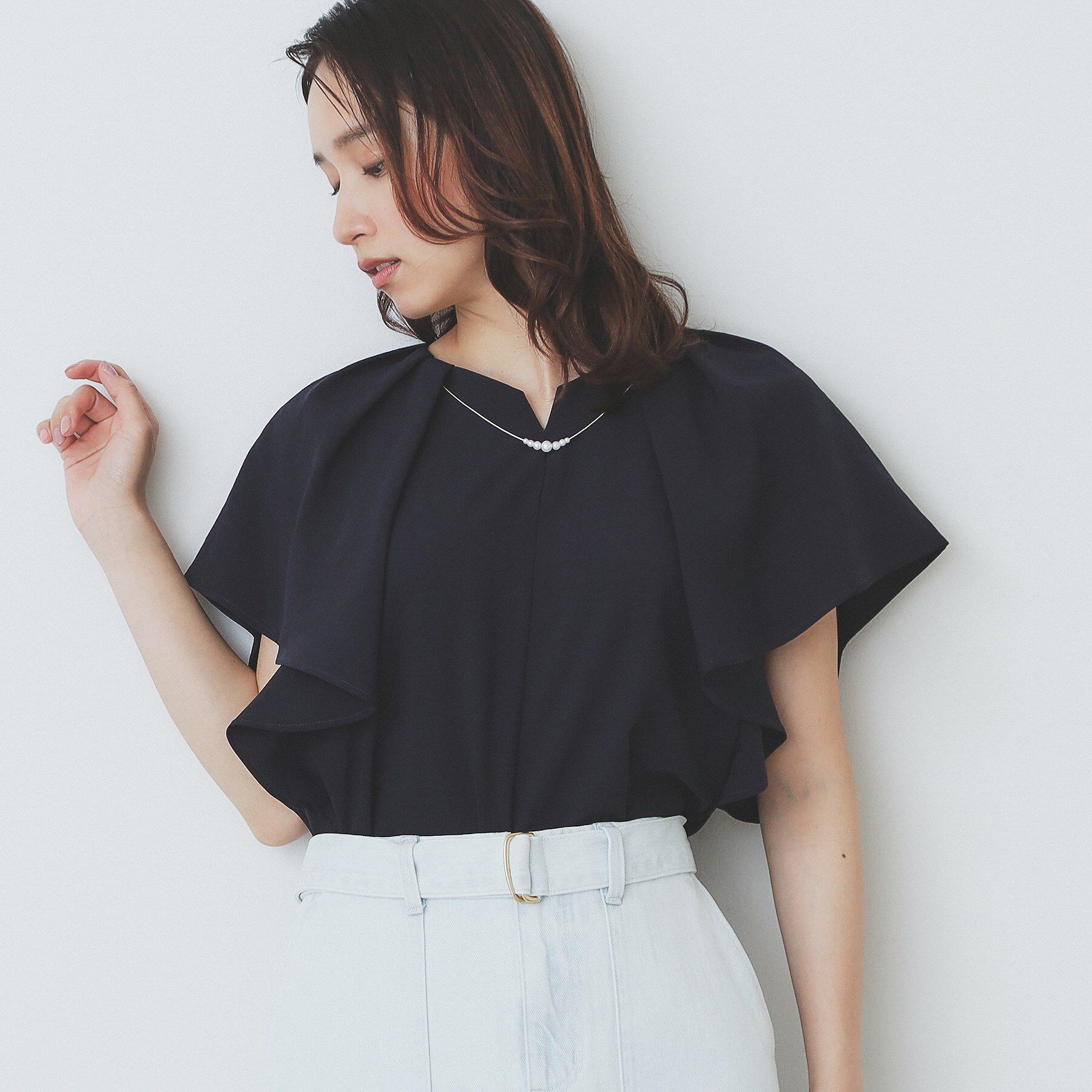 index「《7色展開/S-LLサイズ》フリルタックスリーブキーネックブラウス【吸水速乾/洗濯機可/イージーアイ」|シャツ・ブラウス|ネイビー(094)