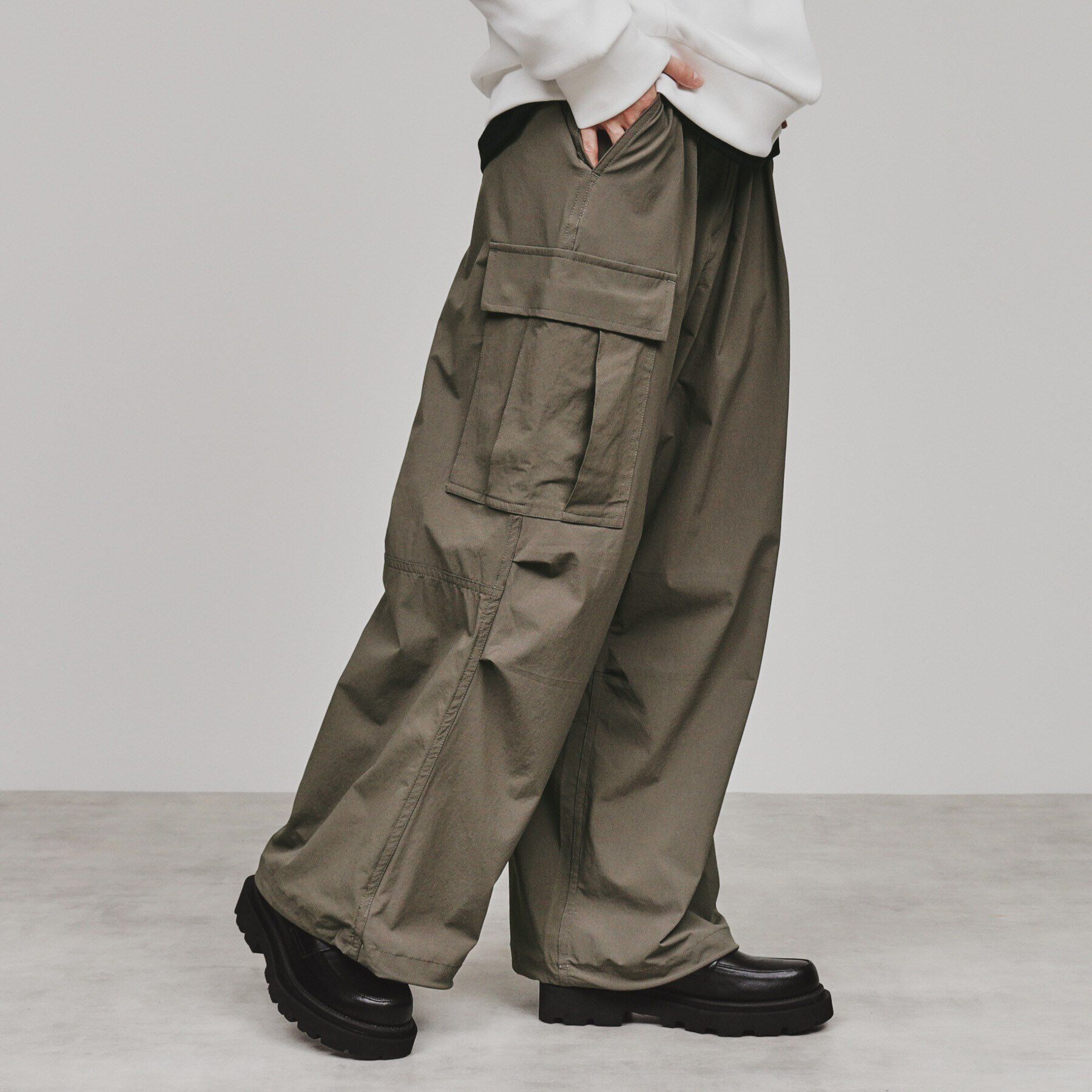 tk.TAKEO KIKUCHI「ナイロンワイドカーゴパンツ」|その他|グリーン(023)