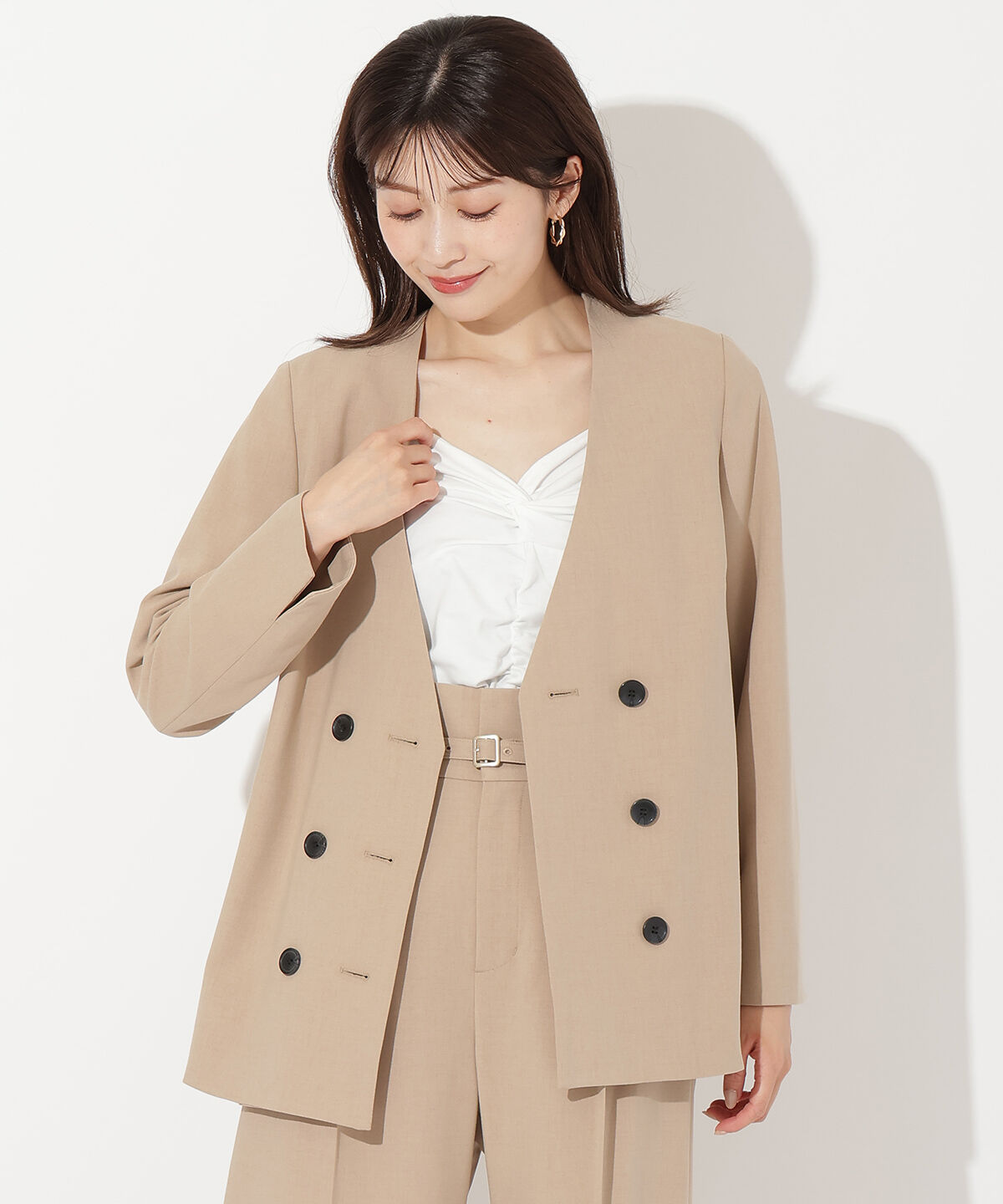 アンドクチュール「ノーカラーダブルジャケット」|ノーカラージャケット|ベージュ