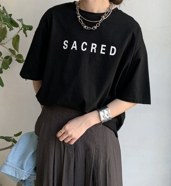  「【WEB限定】バックギャザーSACREDロゴTEE」|Tシャツ・カットソー|
