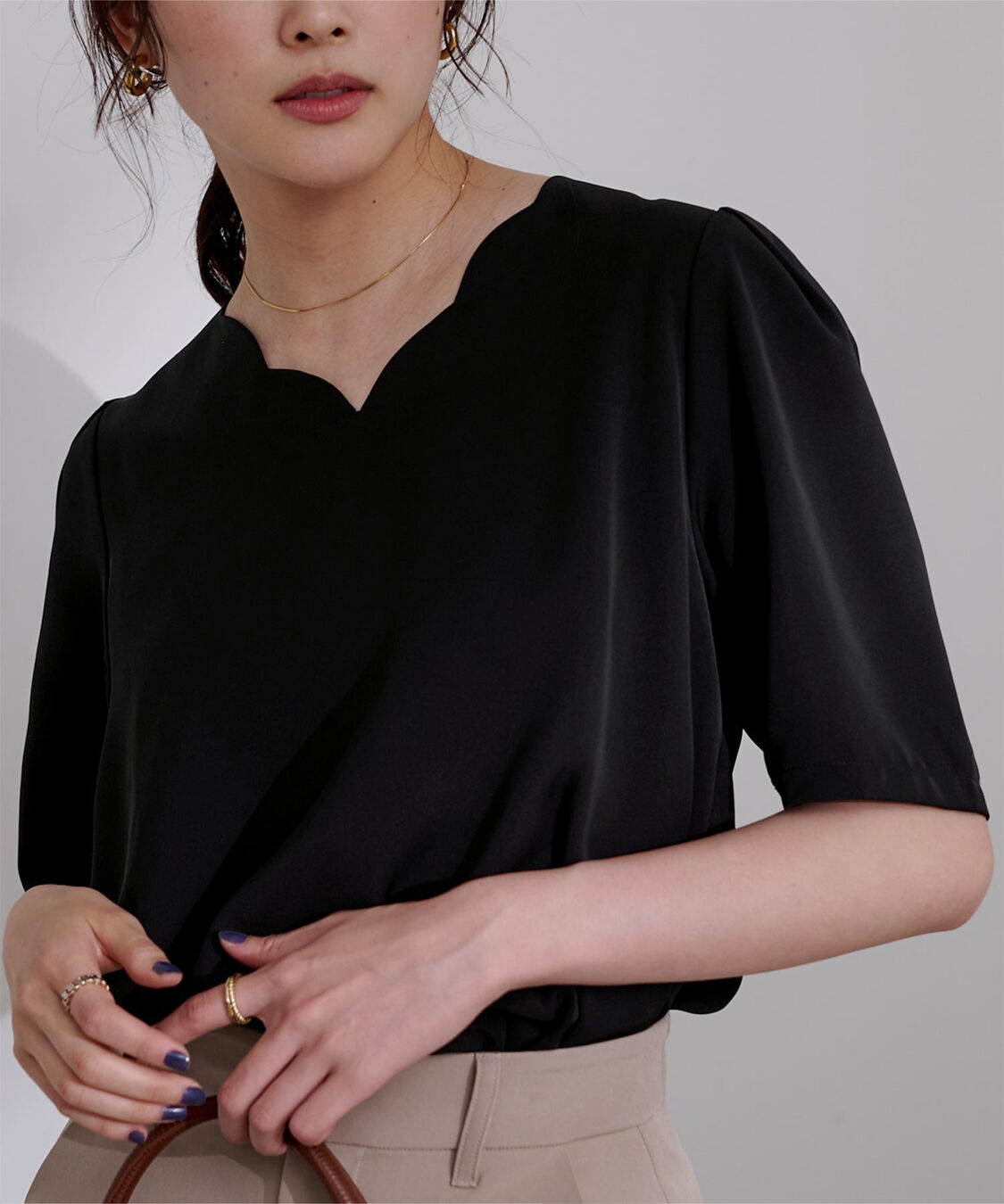 ur's「Vネックスカラップタックスリーブトップス」|Tシャツ・カットソー|