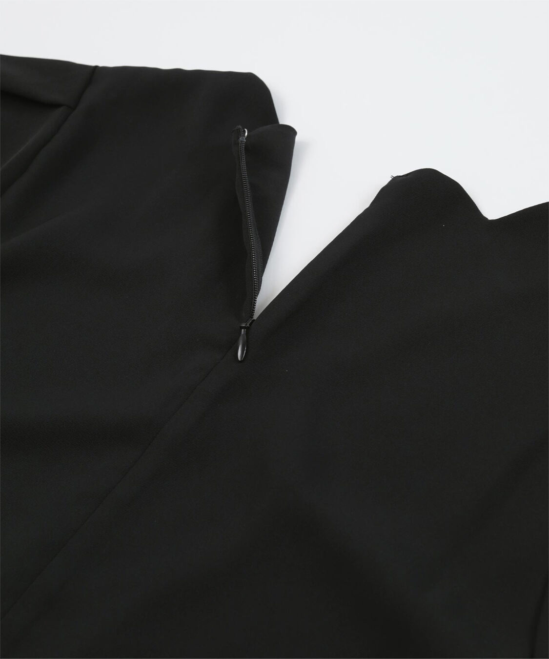 ur's「Vネックスカラップタックスリーブトップス」|Tシャツ・カットソー|