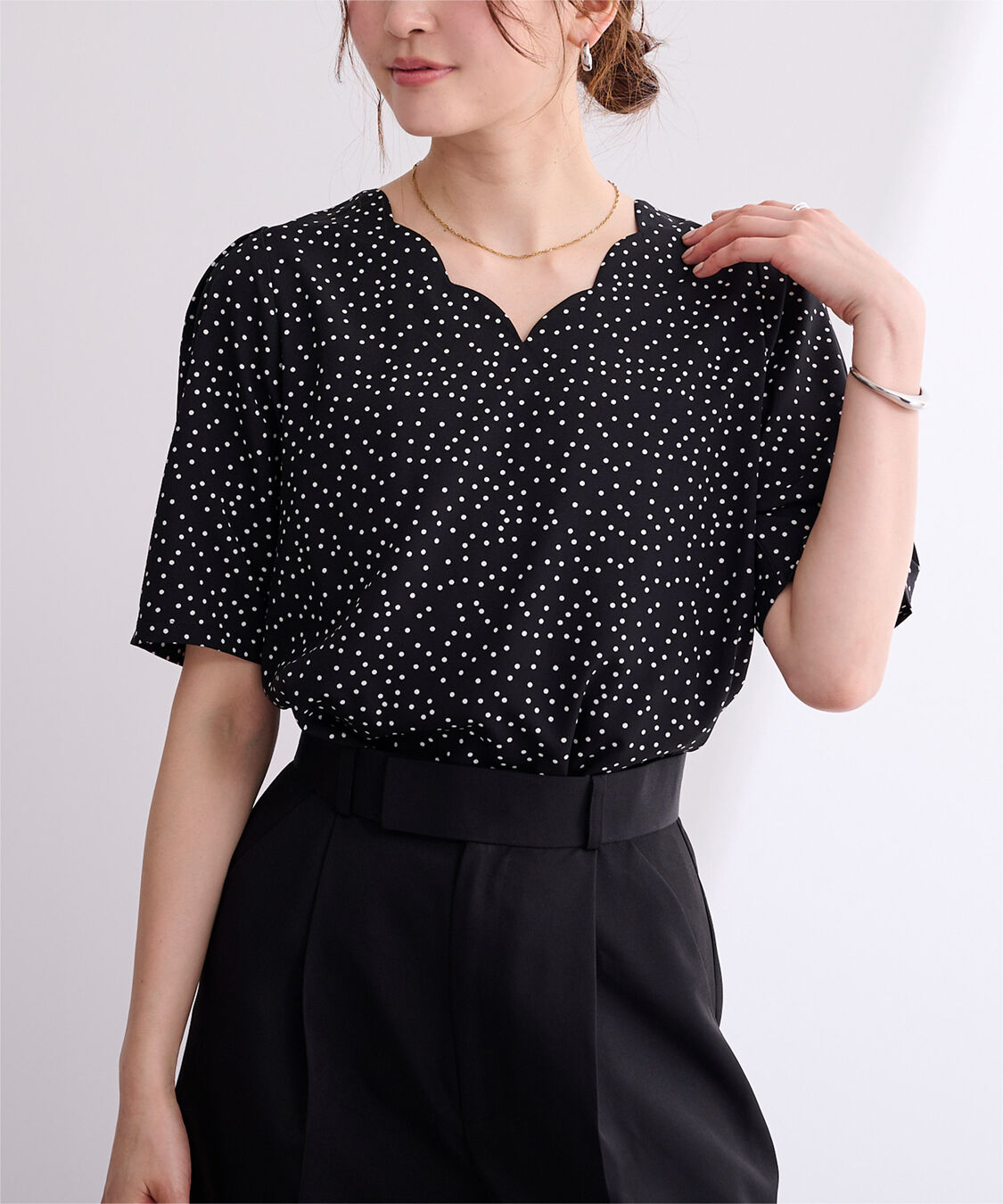 ur's「Vネックスカラップタックスリーブトップス」|Tシャツ・カットソー|