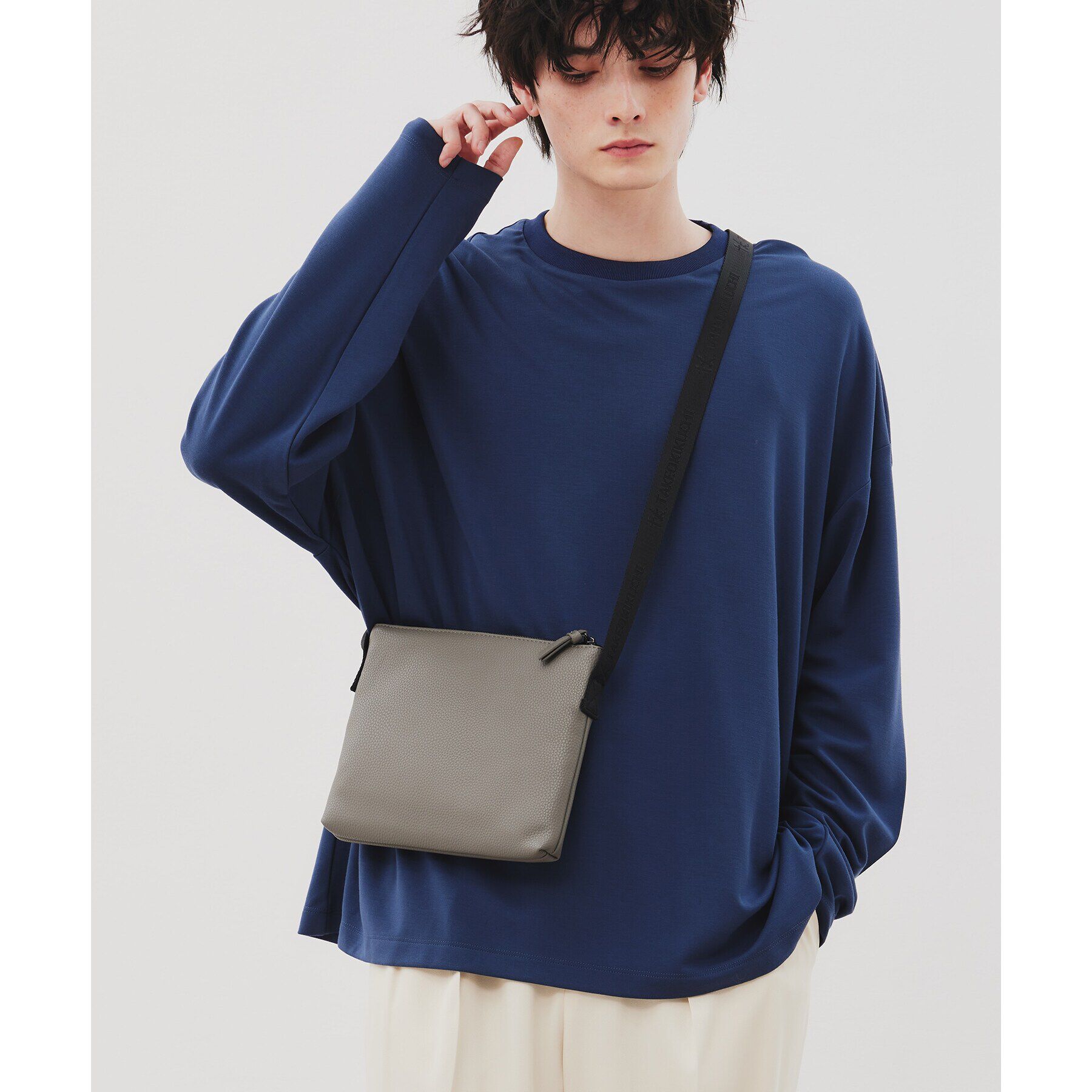 tk.TAKEO KIKUCHI「レザー調サコッシュバッグ」|ショルダー・メッセンジャー|ベージュ(052)