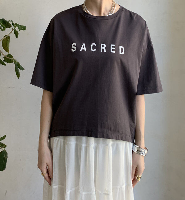  「【WEB限定】バックギャザーSACREDロゴTEE」|Tシャツ・カットソー|