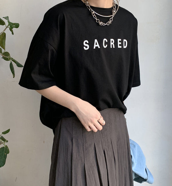  「【WEB限定】バックギャザーSACREDロゴTEE」|Tシャツ・カットソー|ブラック