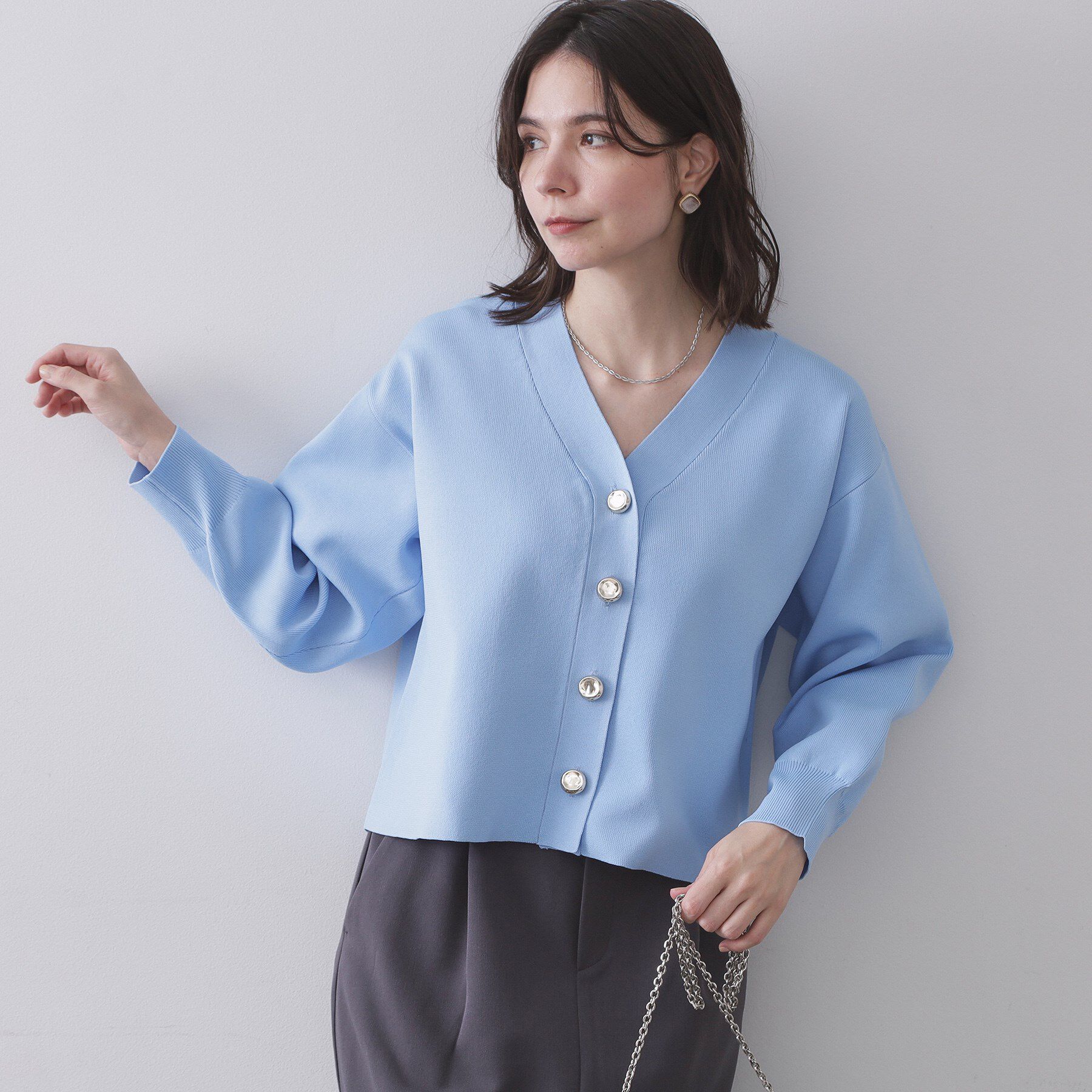 OPAQUE.CLIP「ゴールドビックボタンVネックニットカーディガン【洗濯機OK】」|カーディガン|