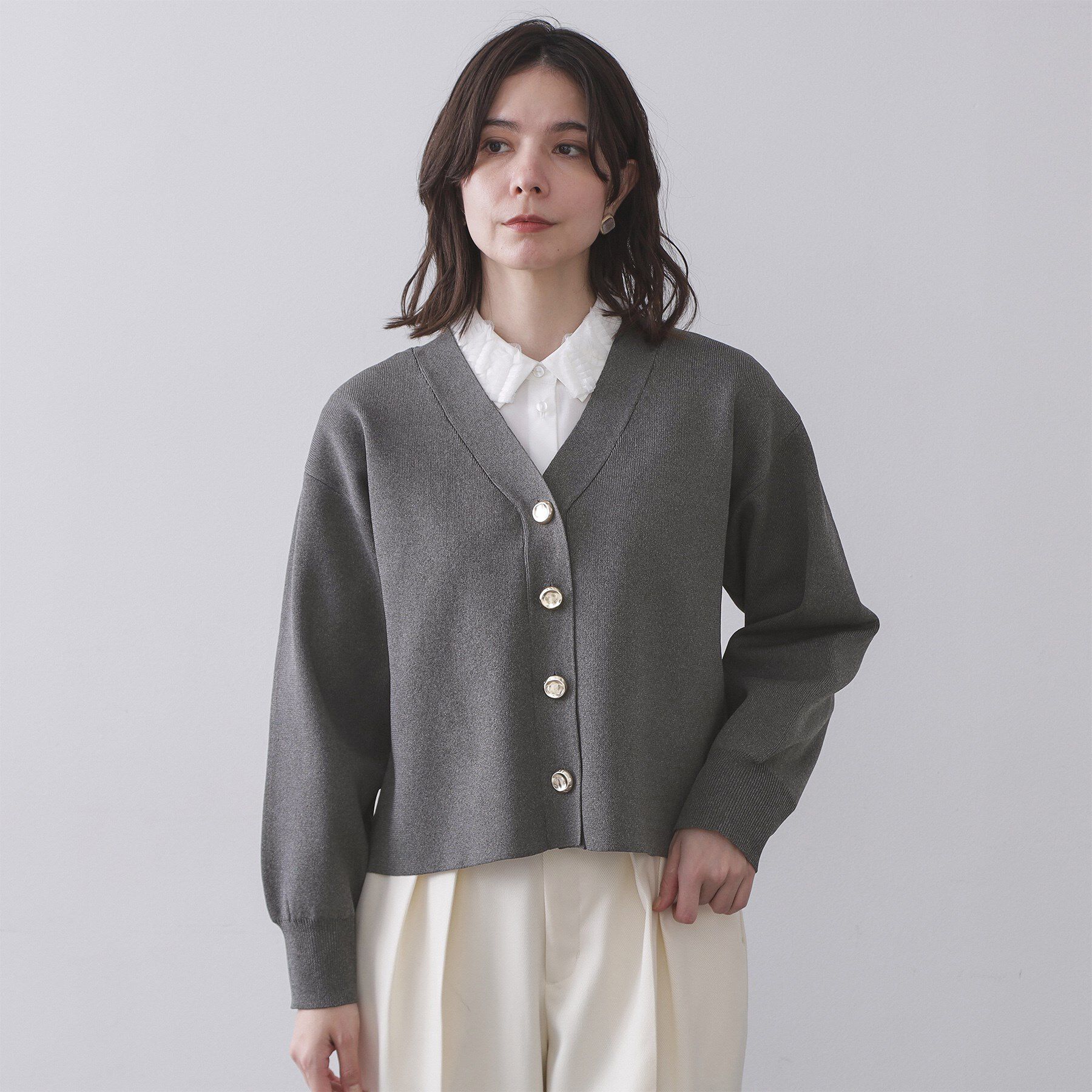 OPAQUE.CLIP「ゴールドビックボタンVネックニットカーディガン【洗濯機OK】」|カーディガン|