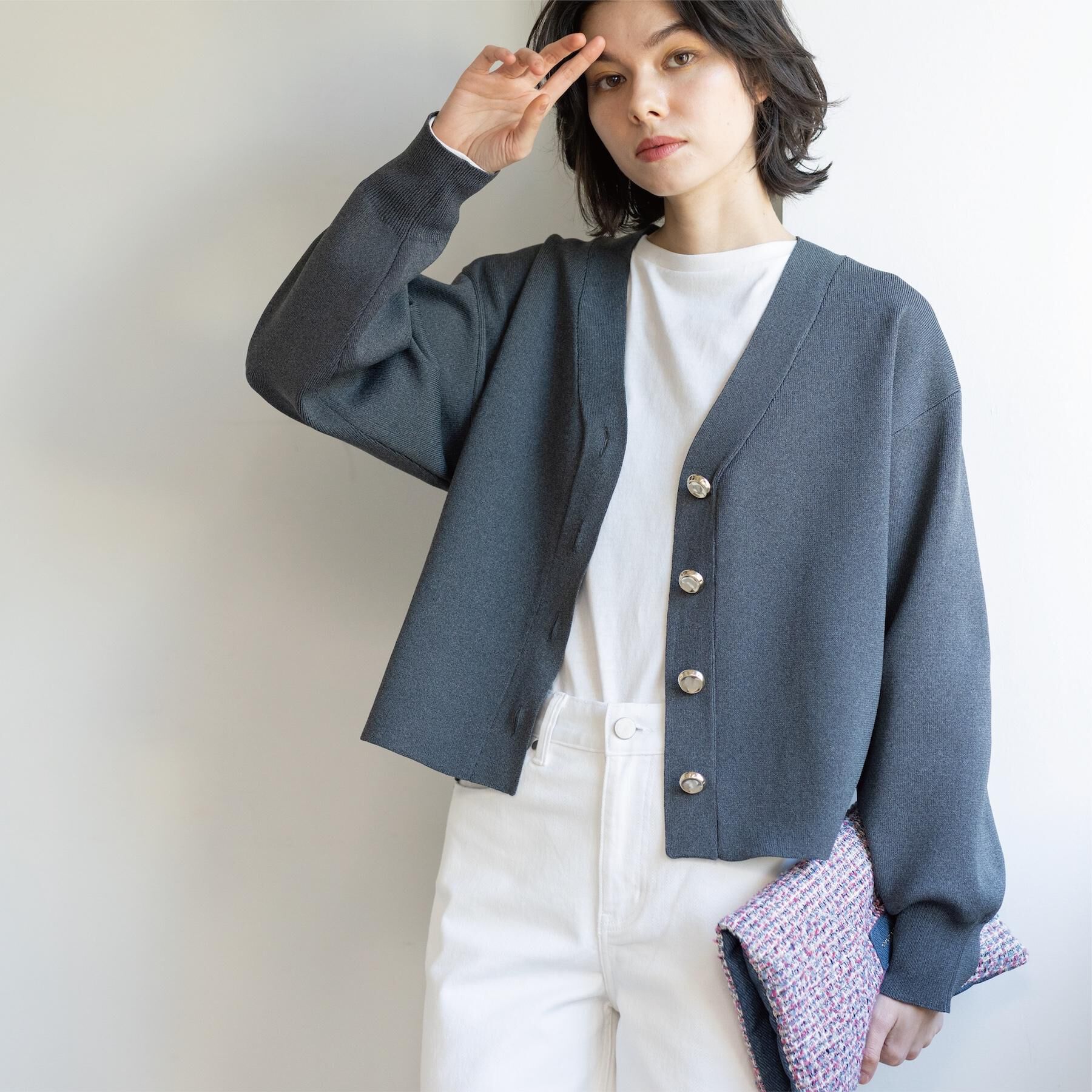 OPAQUE.CLIP「ゴールドビックボタンVネックニットカーディガン【洗濯機OK】」|カーディガン|チャコールグレー(0