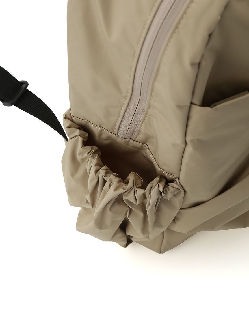 emmi atelier「【ONLINE限定カラー】eco 撥水ギャザーボディーバックパック」|リュック|