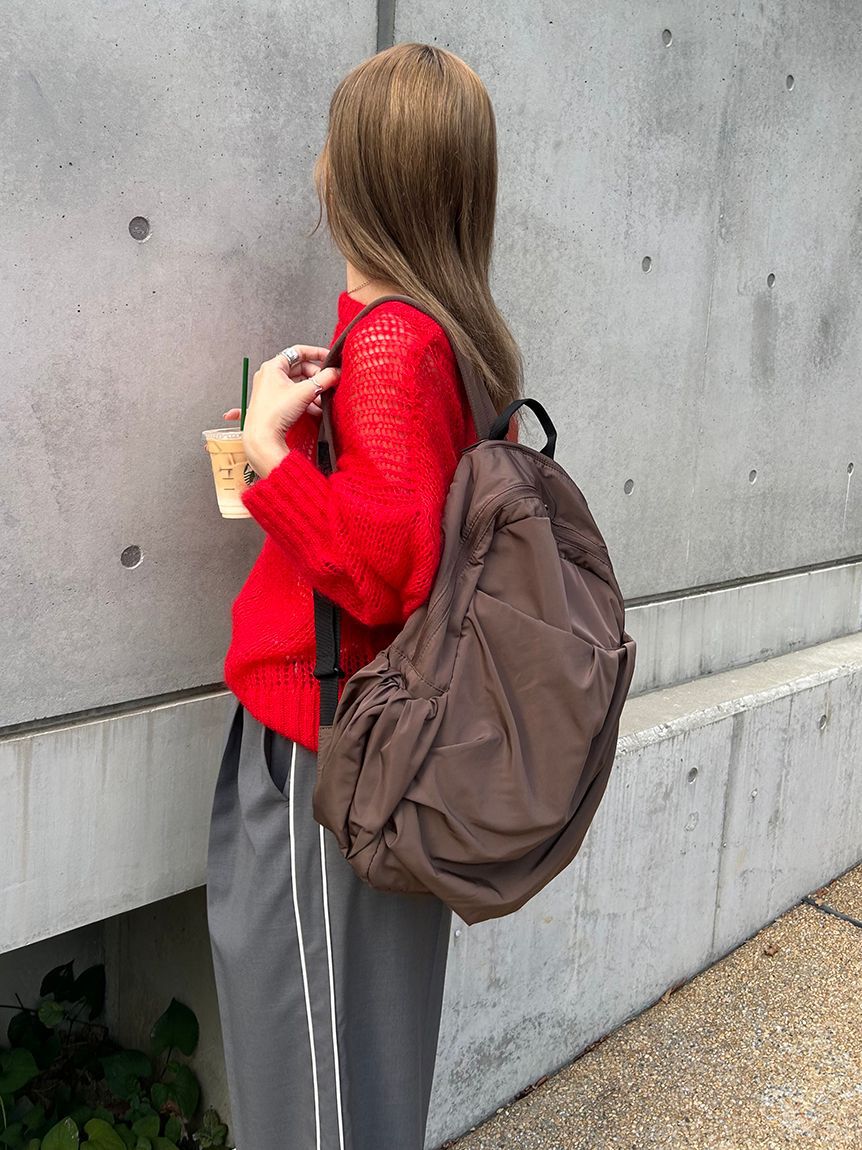 emmi atelier「【ONLINE限定カラー】eco 撥水ギャザーボディーバックパック」|リュック|