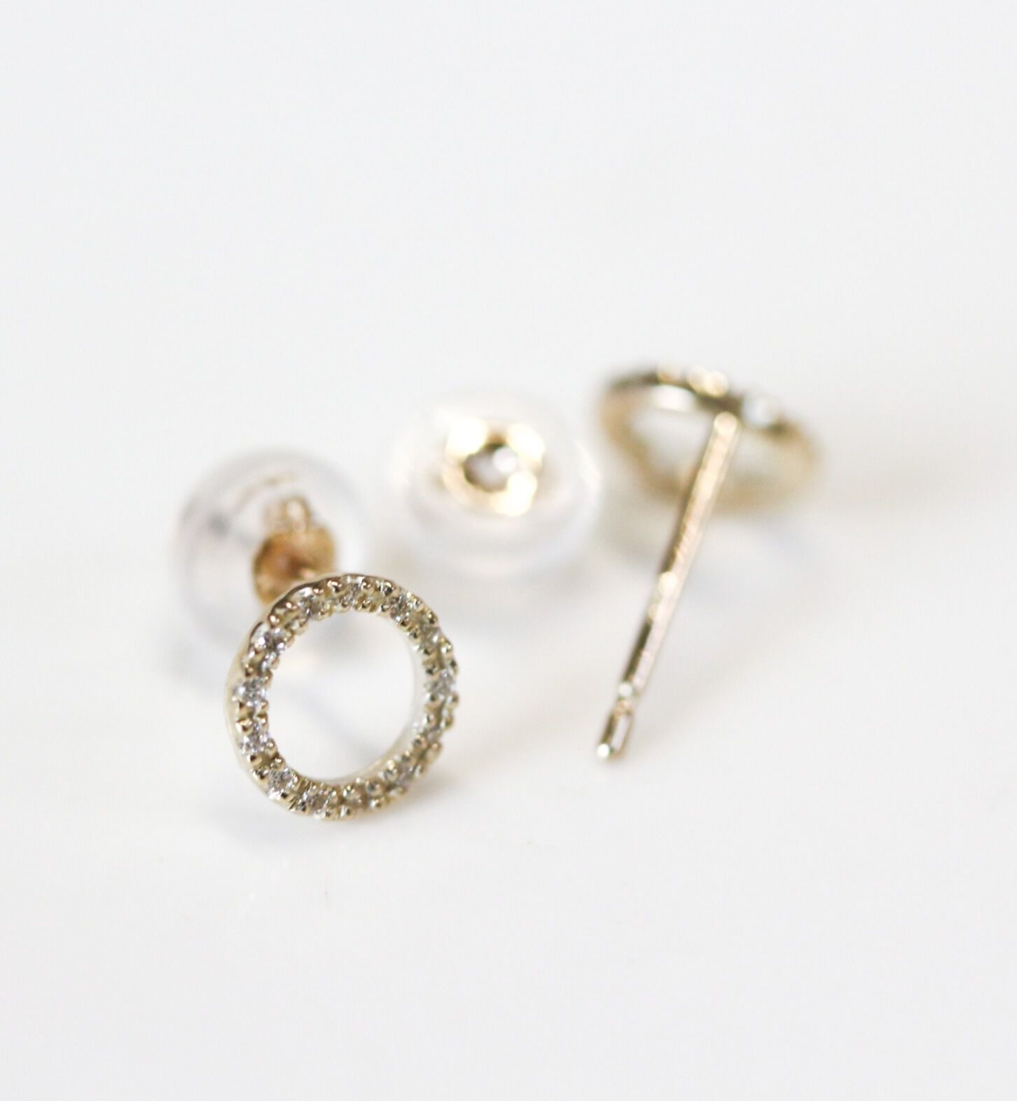  「ダイヤモンド オープンサークル ピアス | K10YG 〈世界最小〉」|ピアス|