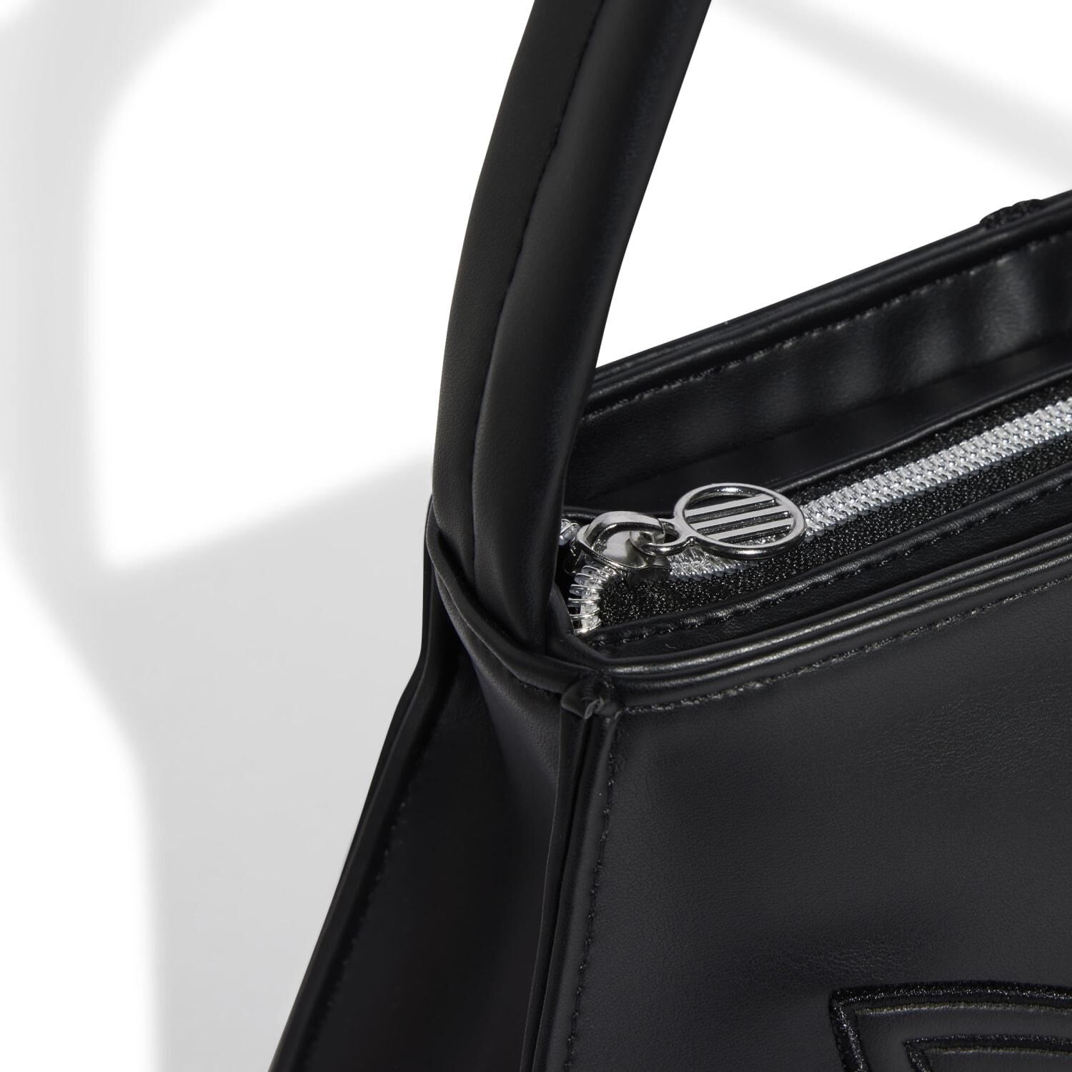 adidas「【ADIDAS ｳｪｱ】W PU SHOULDERBAG」|リュック|