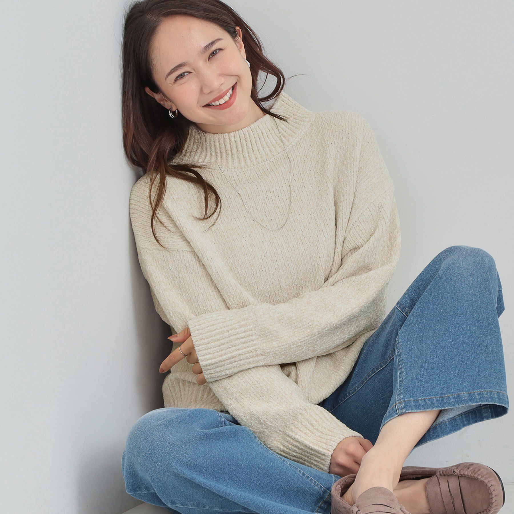 SHOO･LA･RUE「【S-LL】ほんのりラメで女性らしい ベロアモールモックネックニット」|ニット・セーター|アイボリー(004)