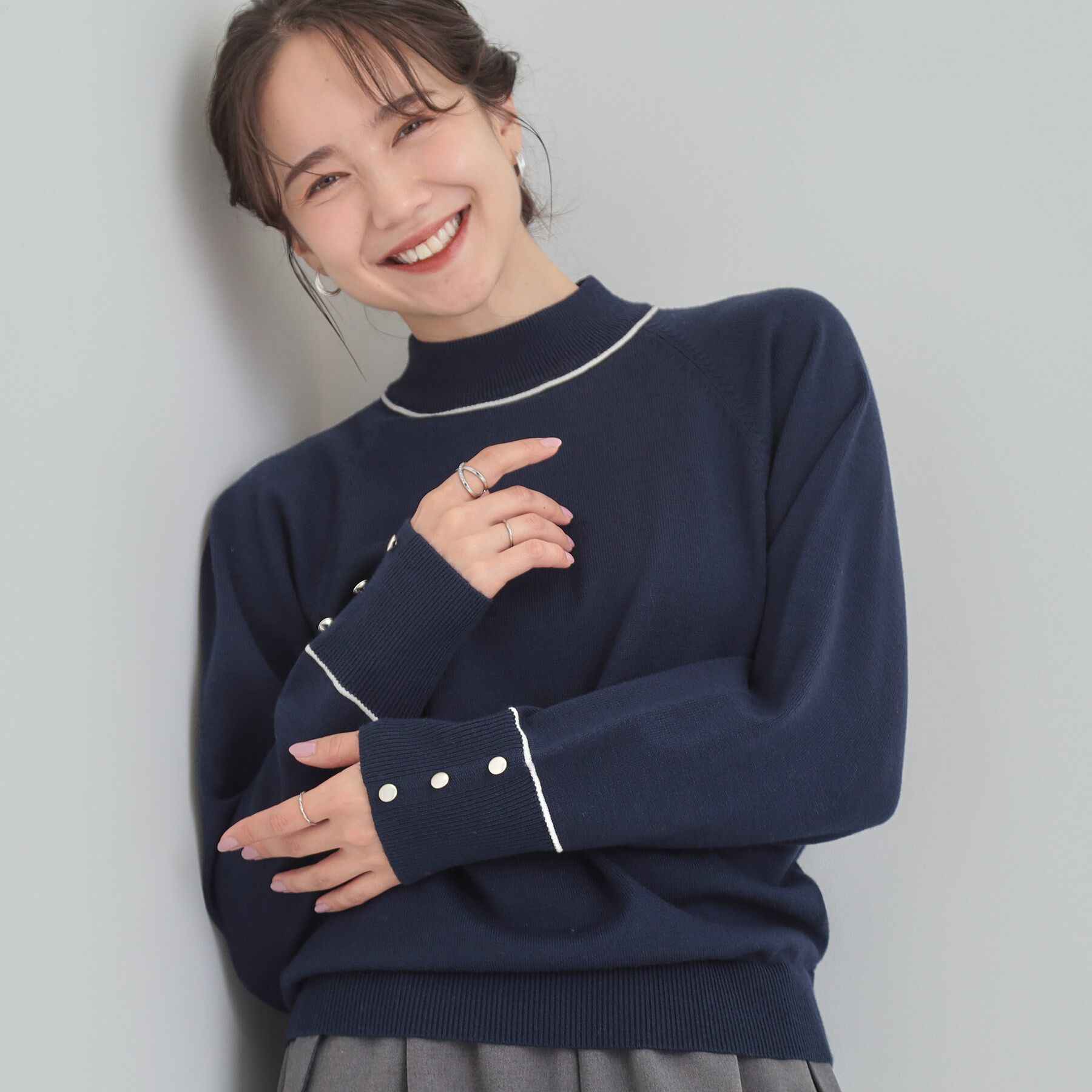 SHOO･LA･RUE「【洗濯機可/吸湿発熱】もちもちでチクチクしにくいハイネックニット」|ニット・セーター|ネイビー(094)