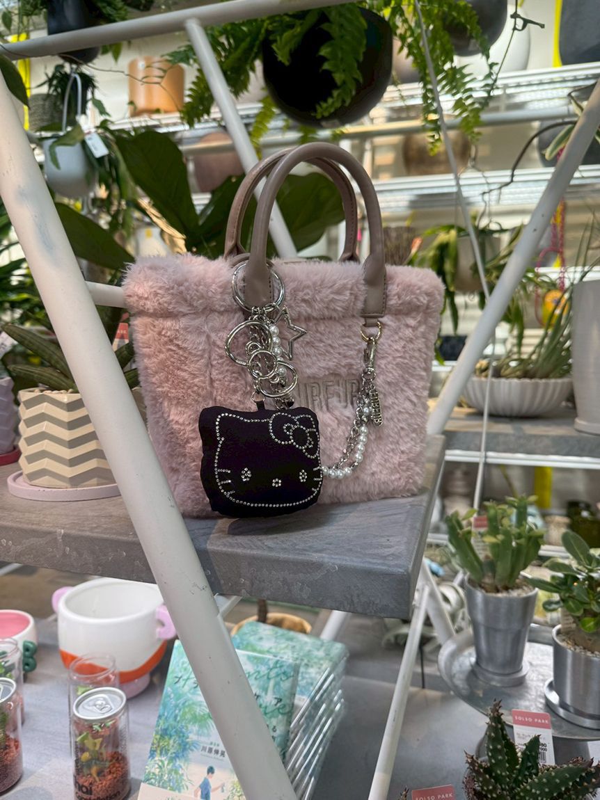 FURFUR「HELLO KITTYクリスタルチャーム」|キーケース|