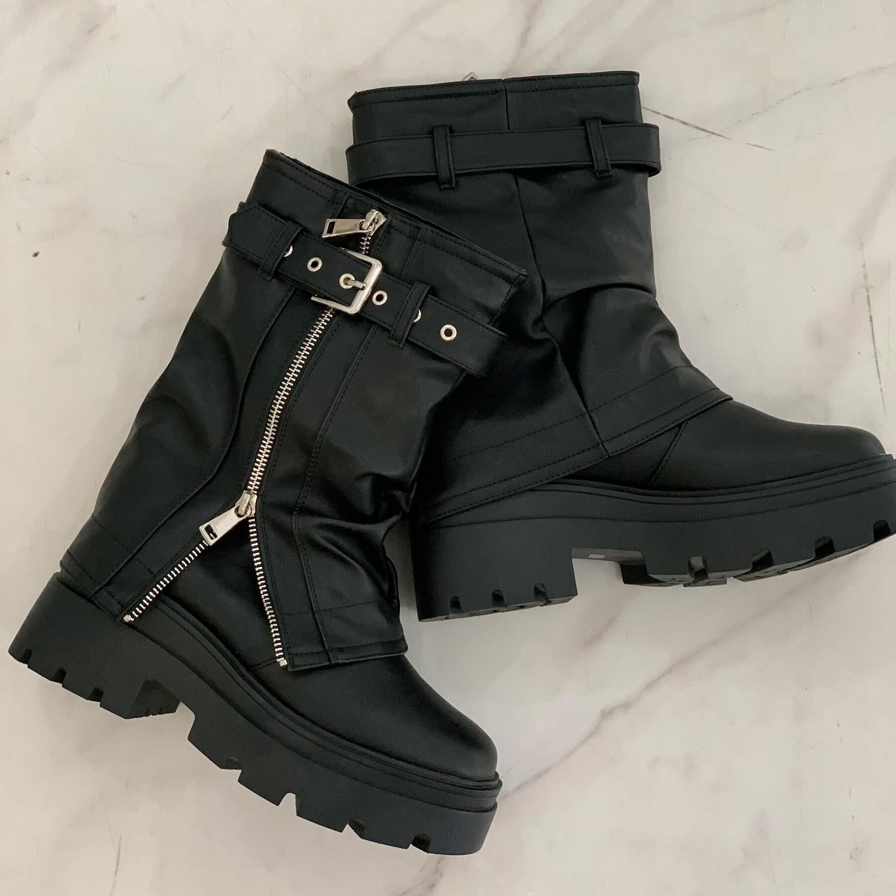 csT&P「ベルト付きカバーブーツ」|ショートブーツ|ブラック(019)