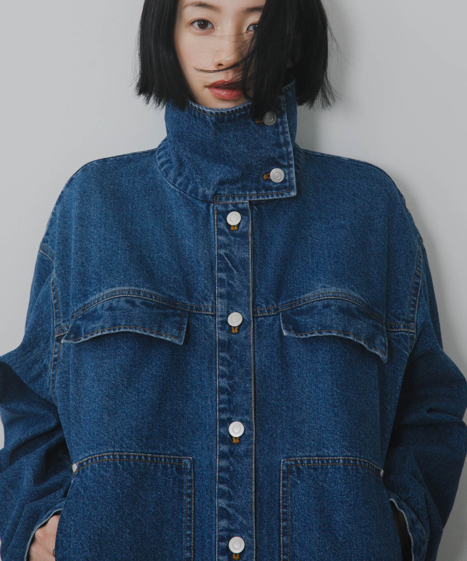  「ハイネックデニムブルゾン」|ブルゾン・スタジャン|ブルー