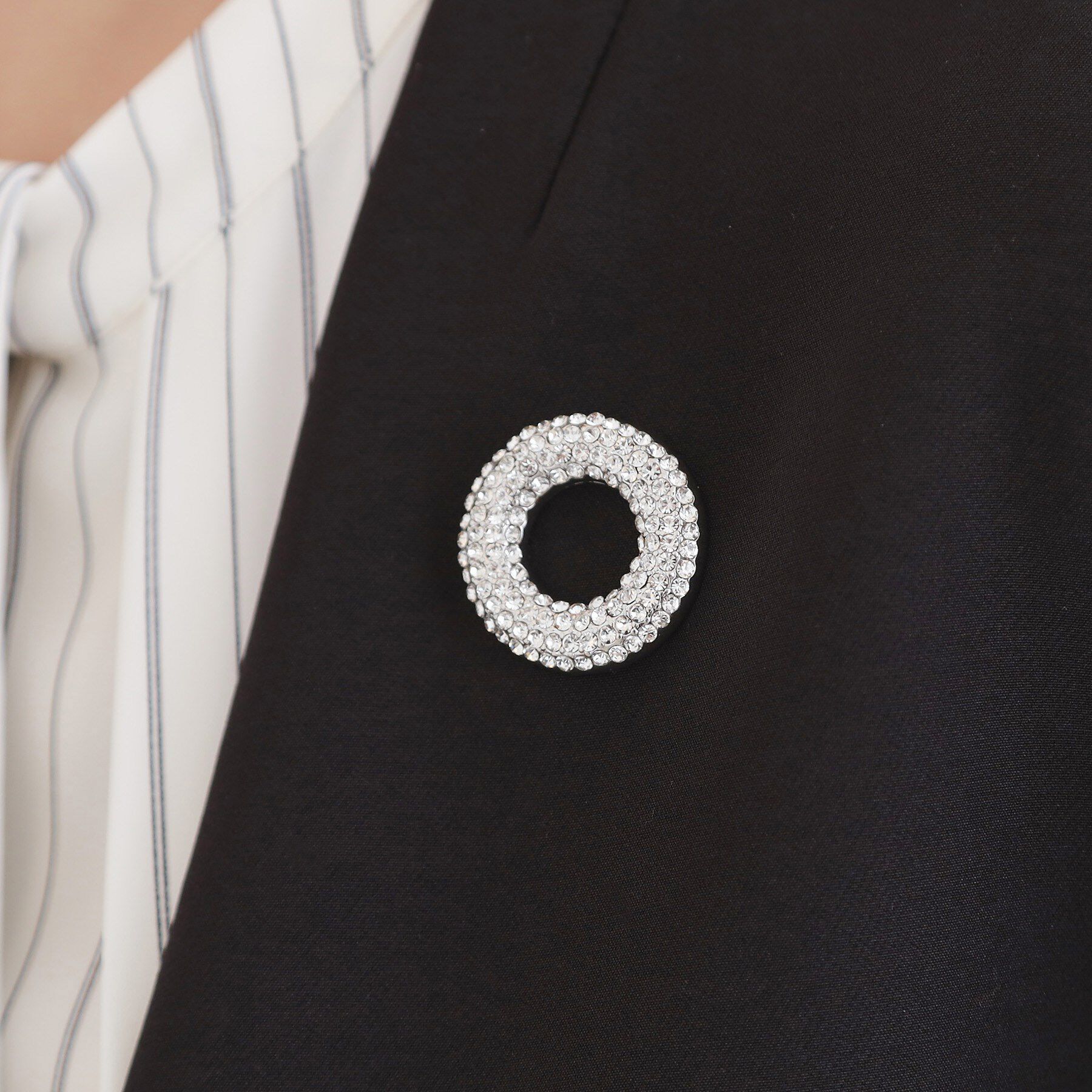 grove「マグネットビジューラウンドブローチ」|ブローチ・コサージュ|