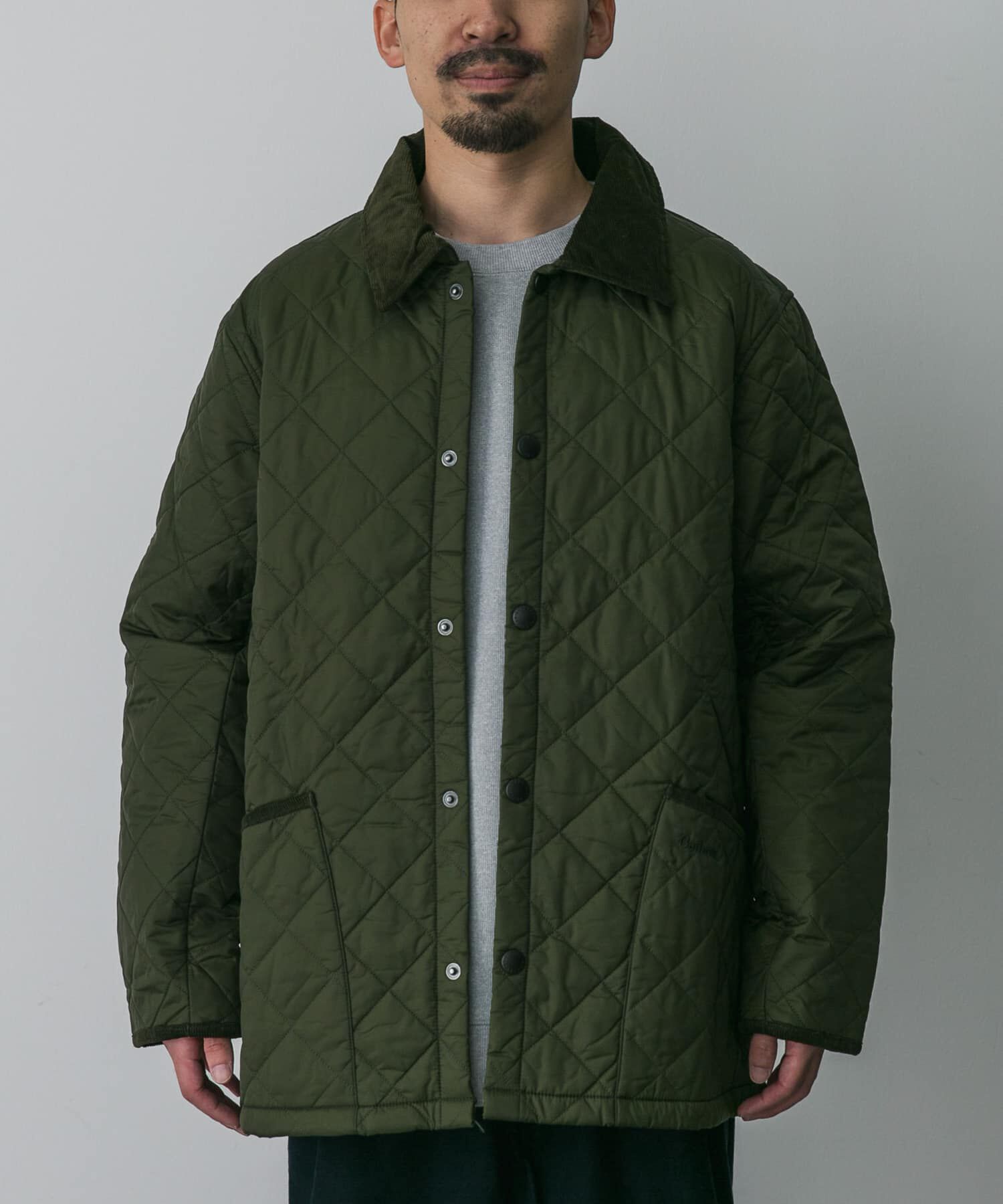 URBAN RESEARCH DOORS「LIDDESDALE QUILTED JACKET」|ノーカラーコート|オリーブ