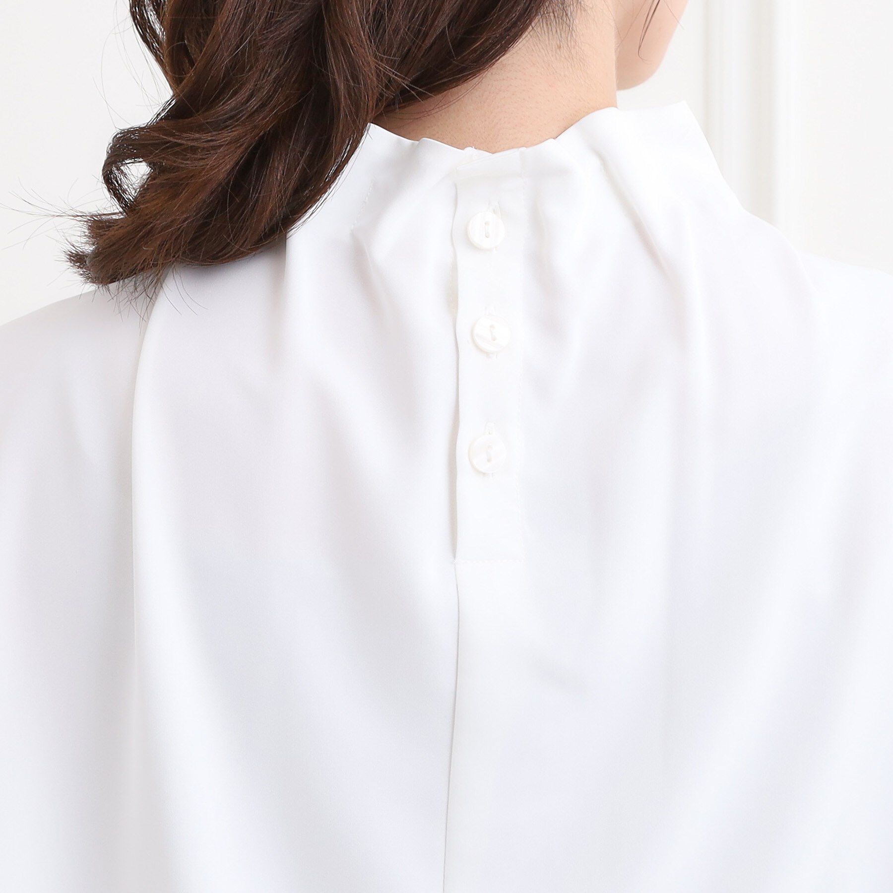 SHOO･LA･RUE「【洗濯機可/S-3L】上品で華やか スタンドフリルブラウス」|シャツ・ブラウス|