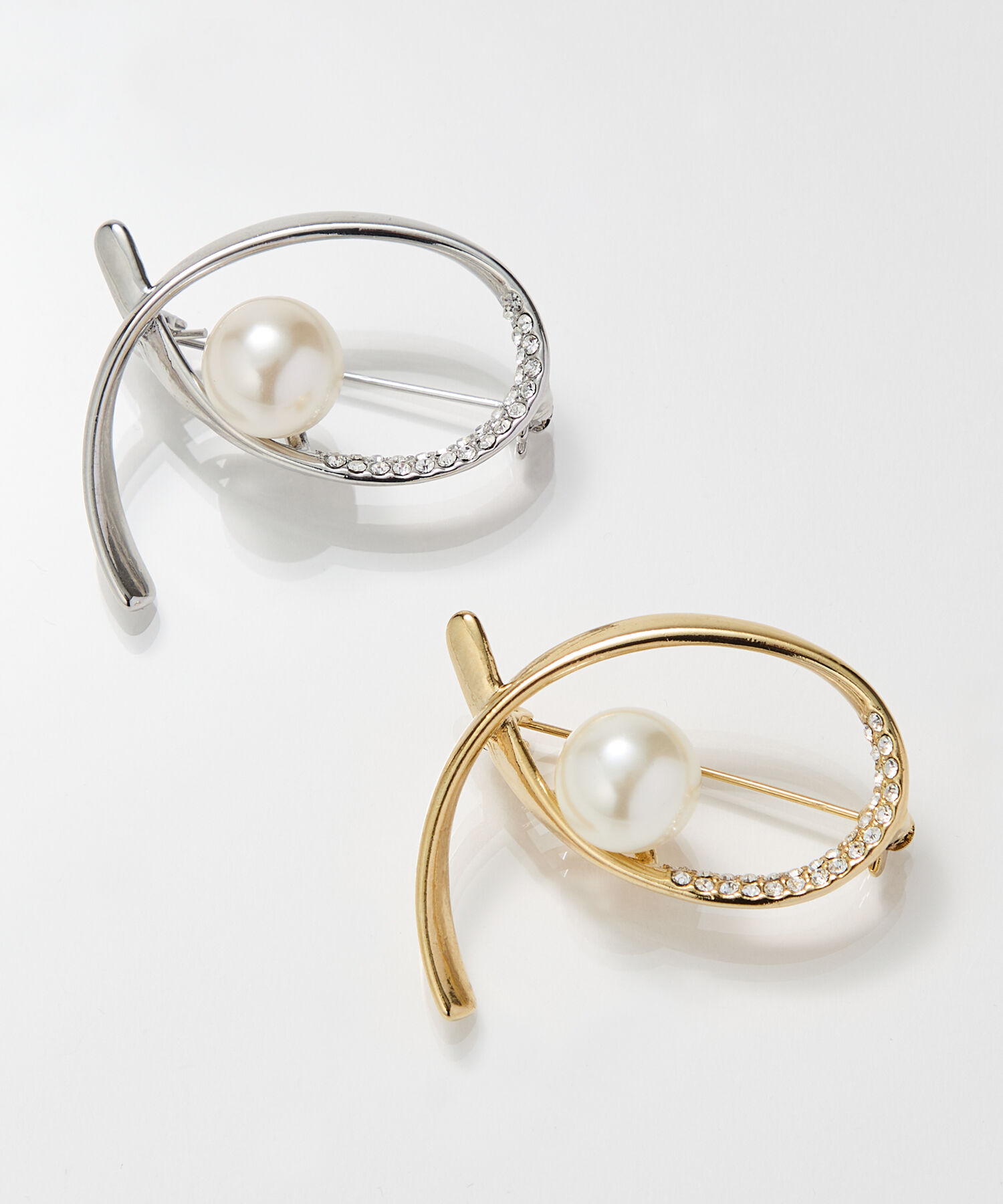 Phoebe「クロスカーブパールビジューブローチ　ゴールド」|ブローチ・コサージュ|