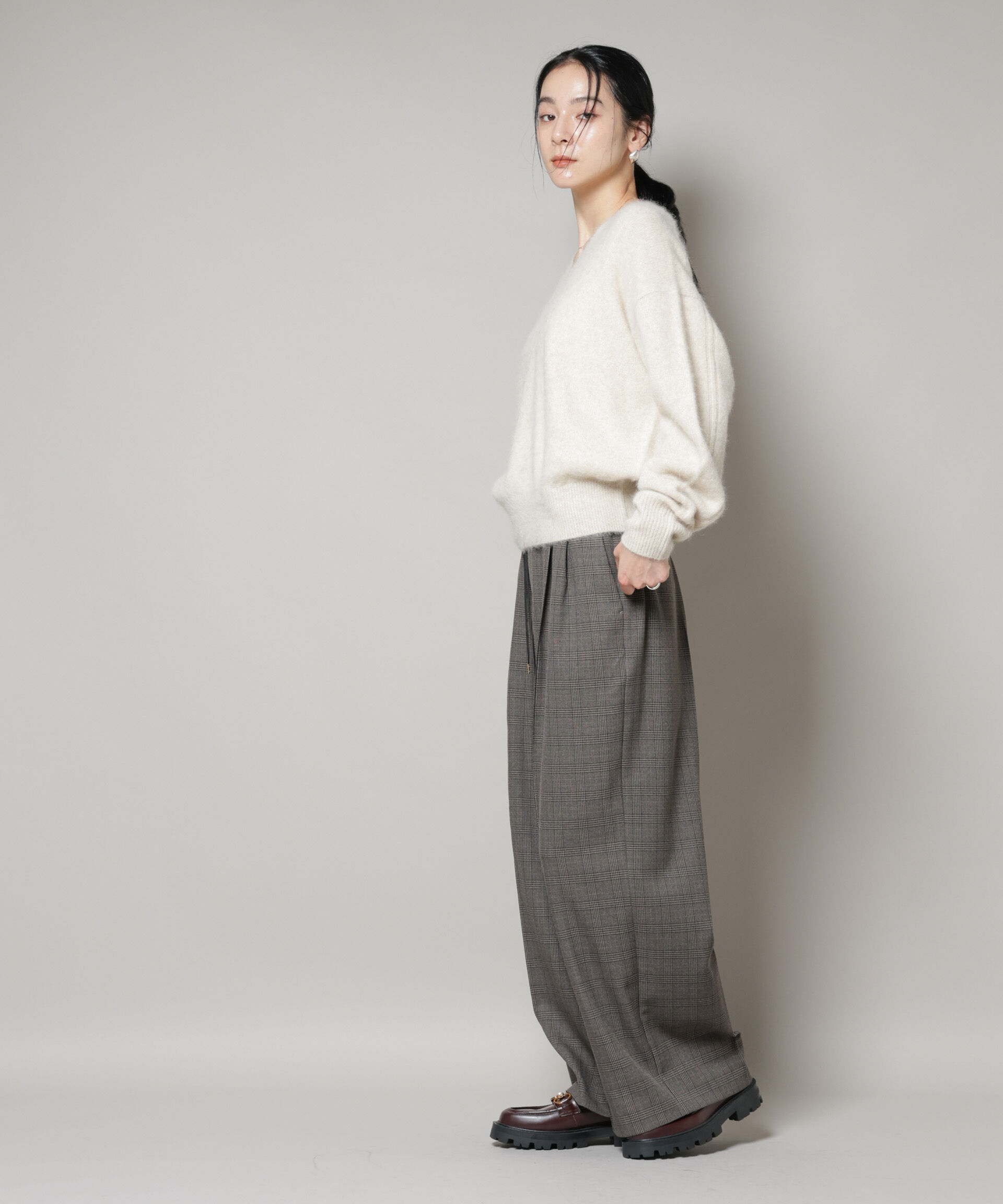 nano･universe「ストレッチサージチェックピンタックイージーワイドパンツ(セットアップ可)」|チノ|