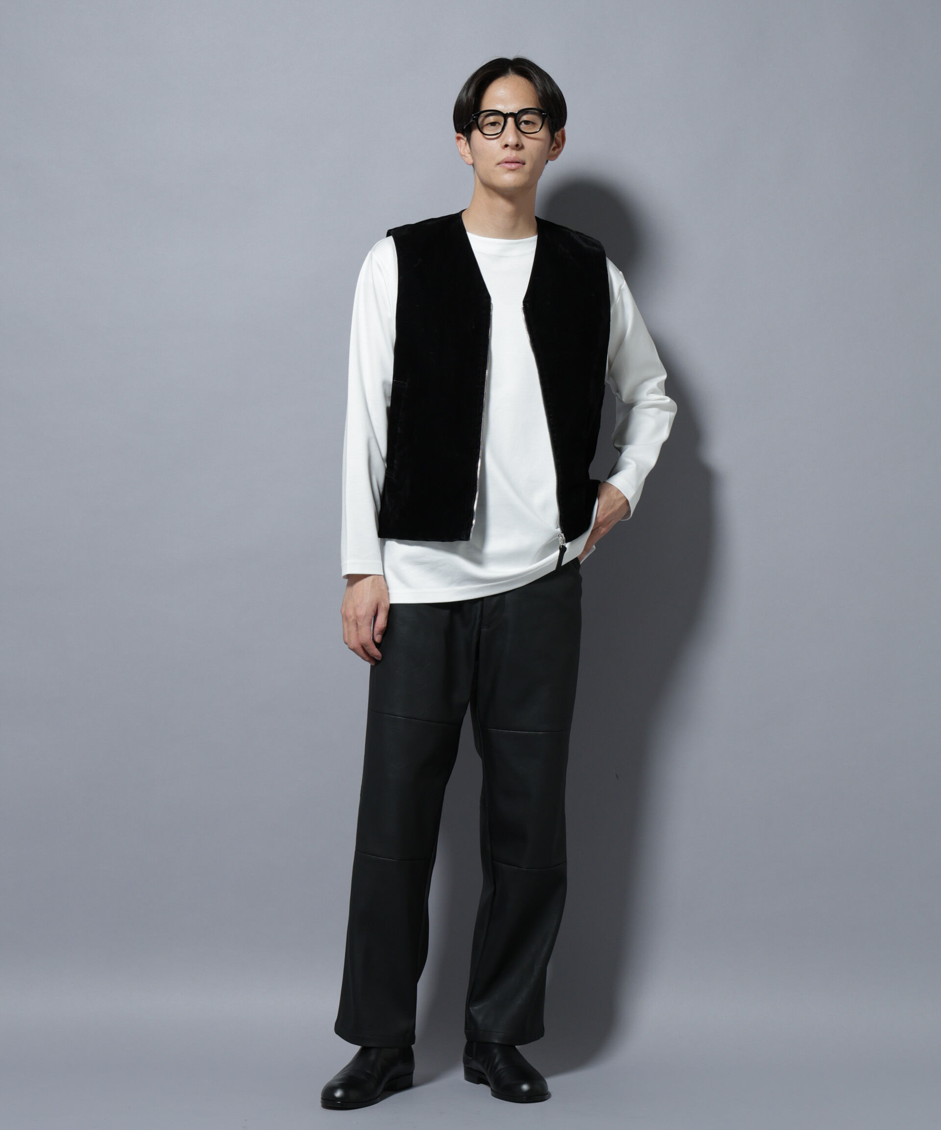 nano･universe「ヴィンテージライクフェイクレザー ダブルニーテーパードパンツ」|チノ|