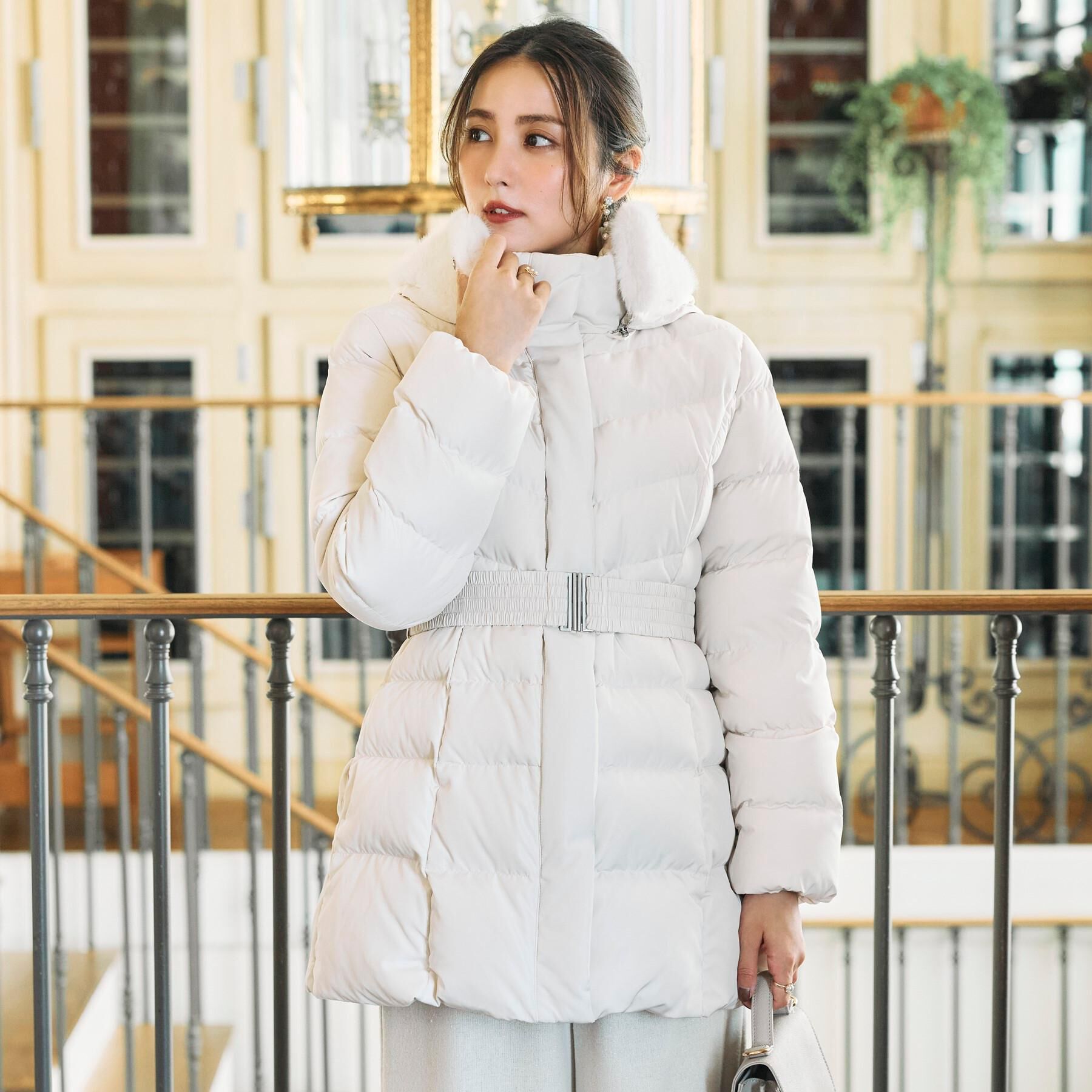 Couture broach「【2WAY・ベルト付き】フードフェイクファー ミドル丈ダウンコート」|ダウン|