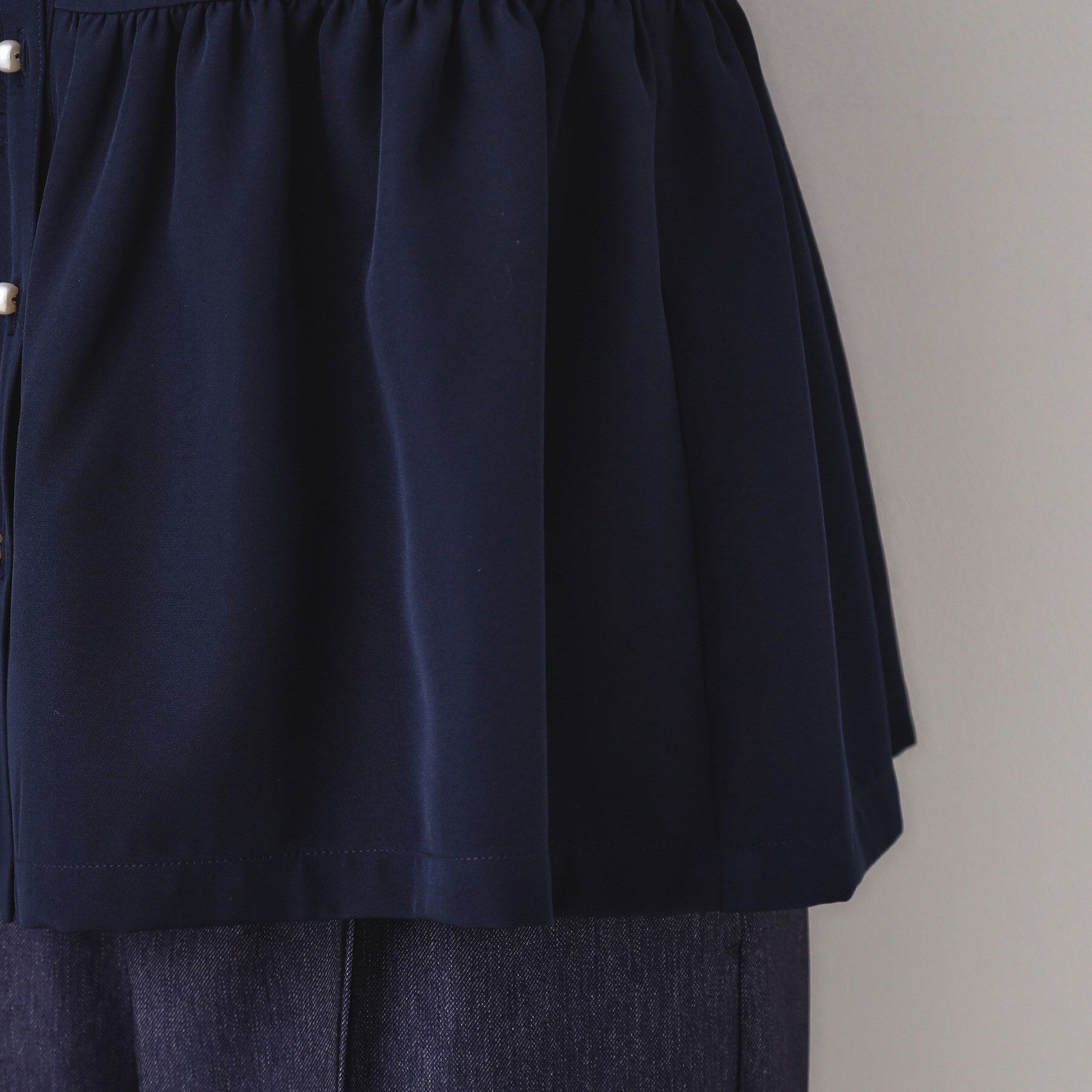 Couture broach「【ハレの日・通勤】フリルドッキング ペプラムブラウス」|シャツ・ブラウス|