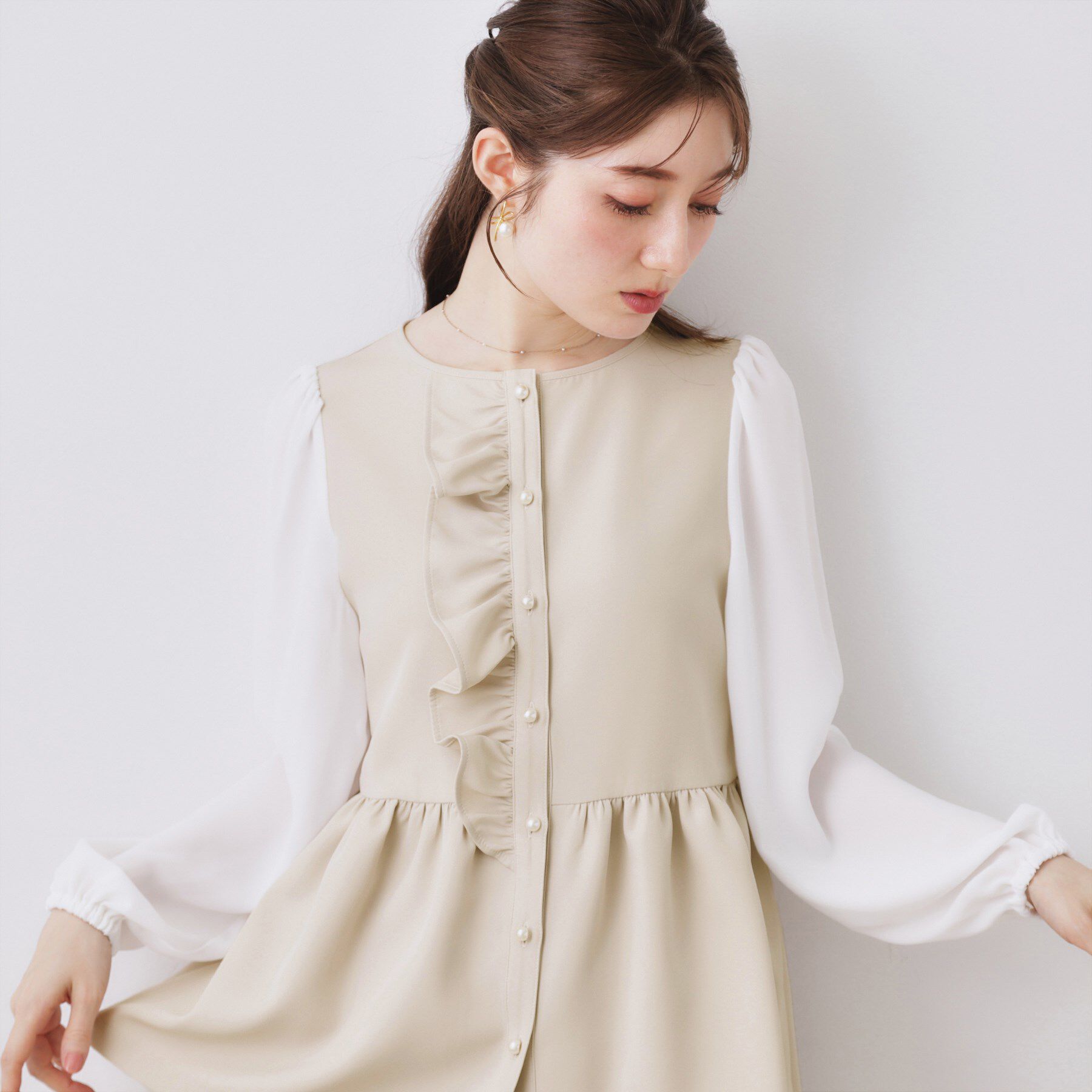 Couture broach「【ハレの日・通勤】フリルドッキング ペプラムブラウス」|シャツ・ブラウス|