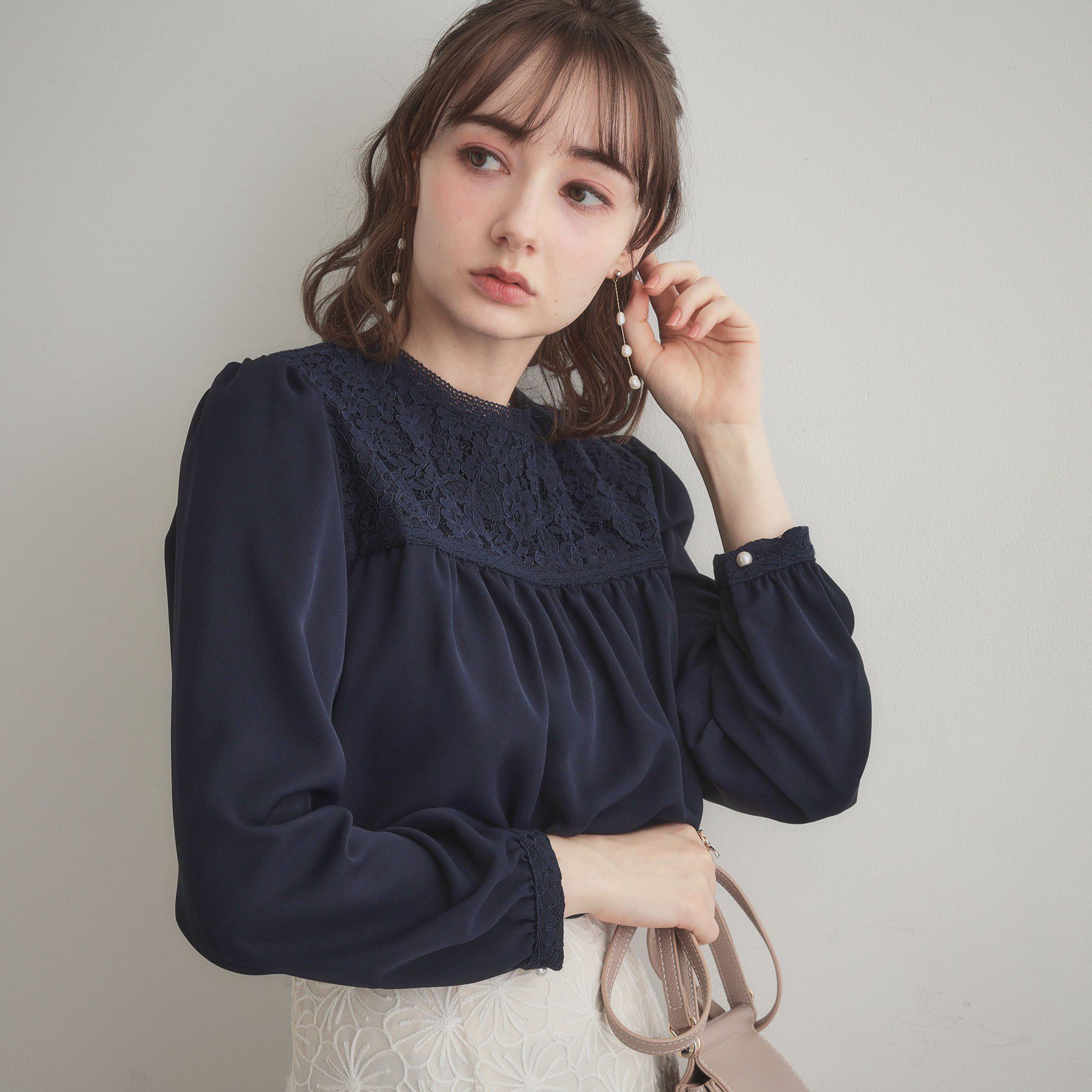 Couture broach「【ハレの日・通勤】レースドッキング ブラウス」|シャツ・ブラウス|