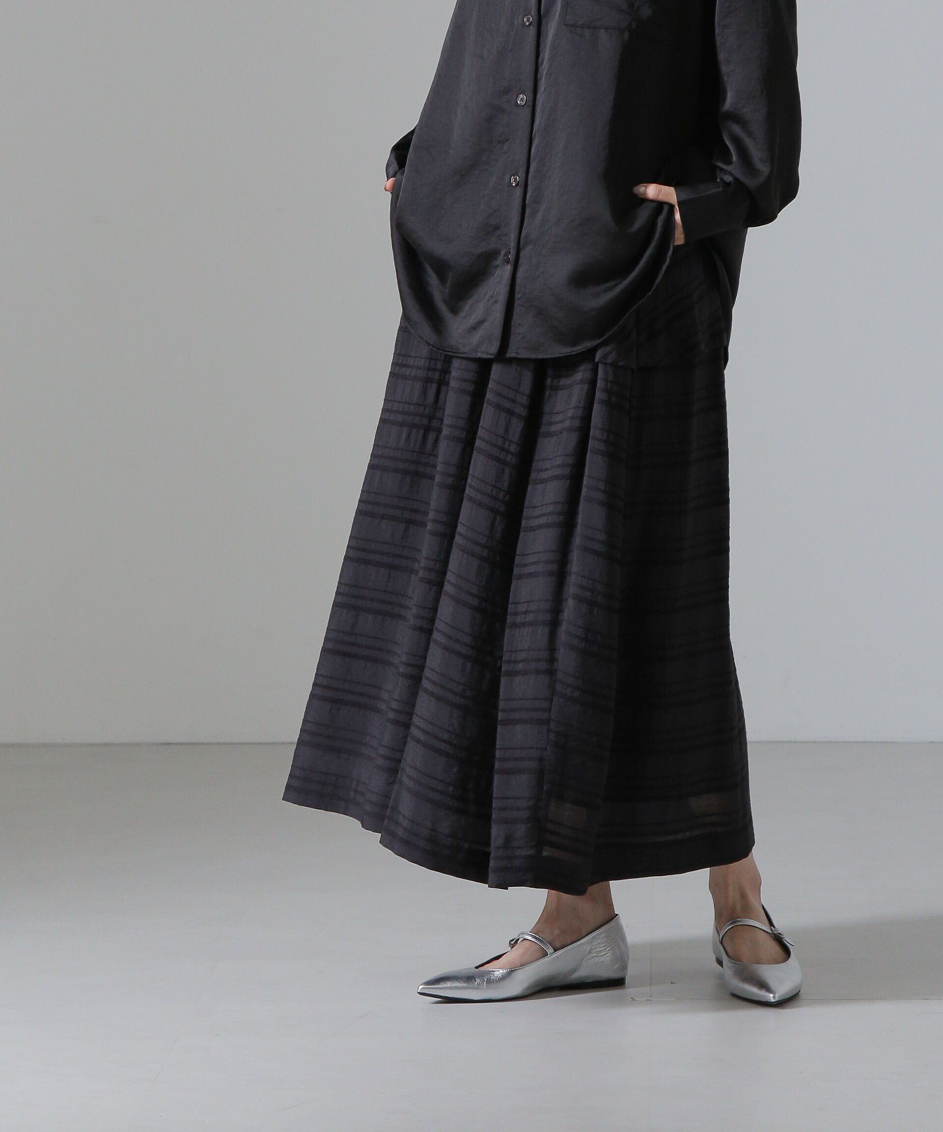 nano･universe「マルチボーダータックディティールスカート」|スカート|ブラック